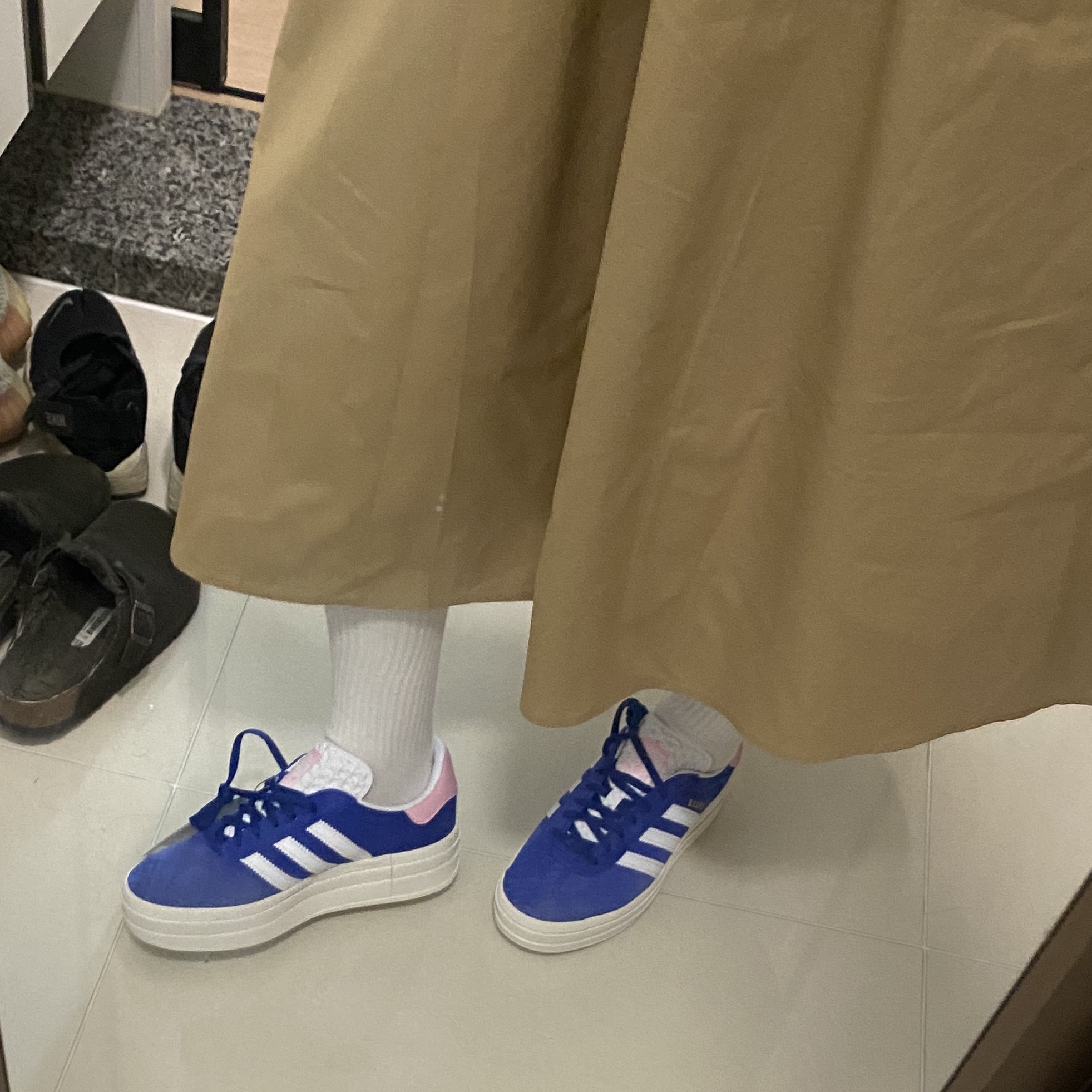 (W) Adidas Gazelle Bold Blue Pink 착용 스타일 - 2
