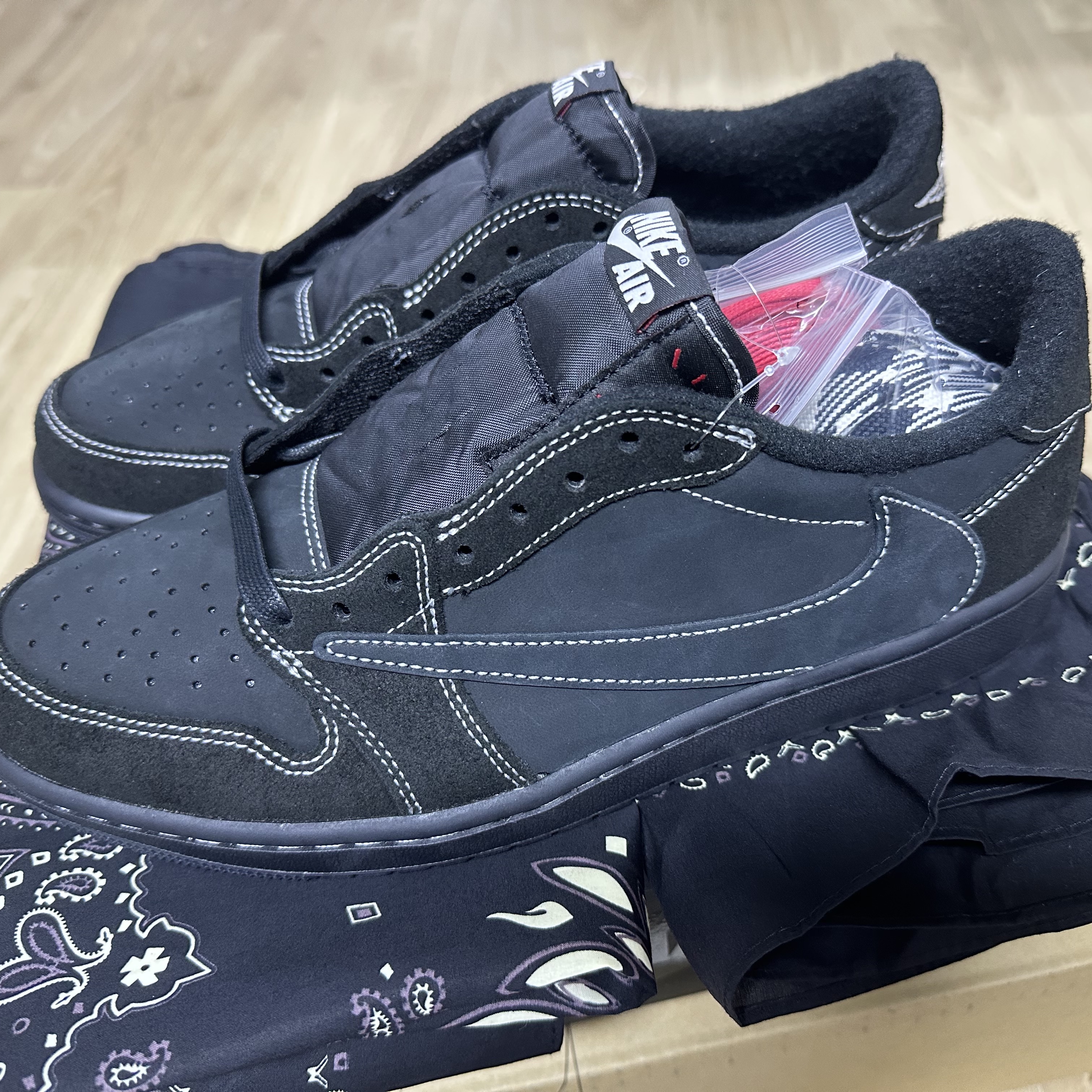 Jordan 1 x Travis Scott Retro Low OG SP Black Phantom 착용 스타일
