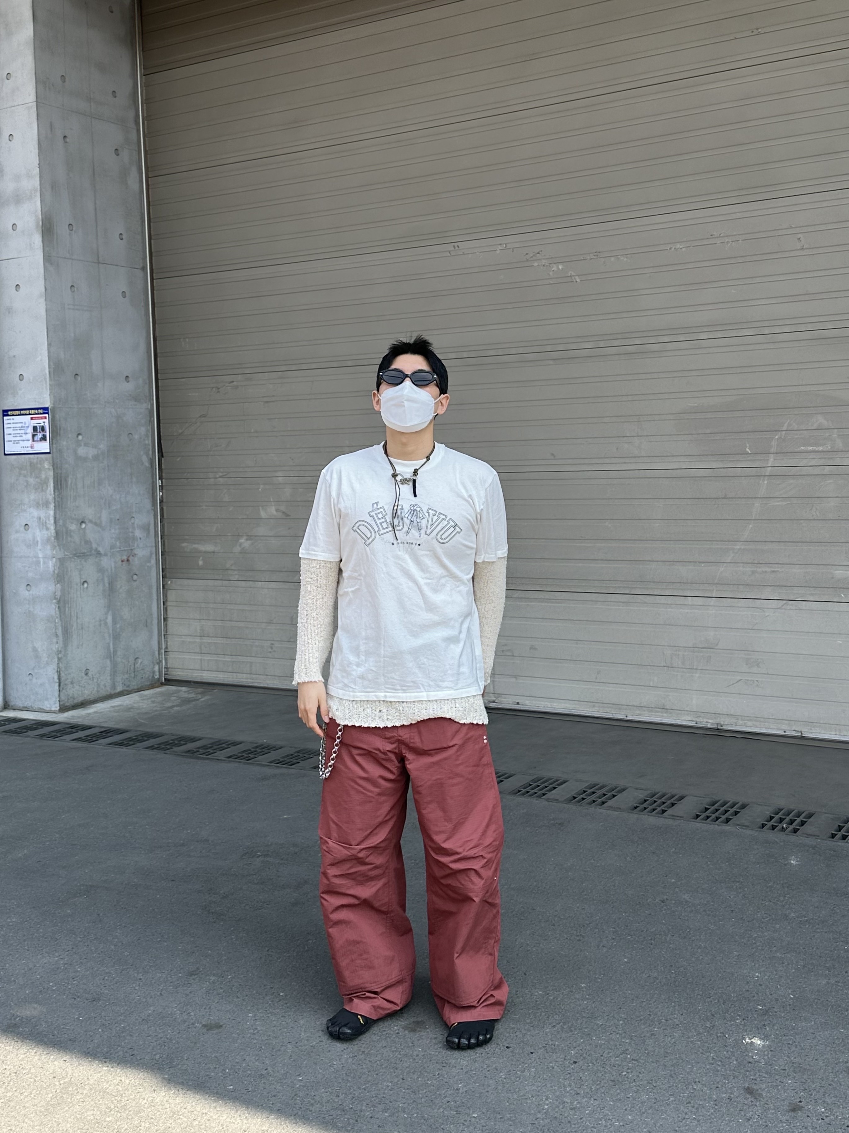 Our Legacy Deja Vu Print Mix Long Sleeve T-Shirt White, Our Legacy Ladon Leather Keychain Olive 착용 스타일 - 2
