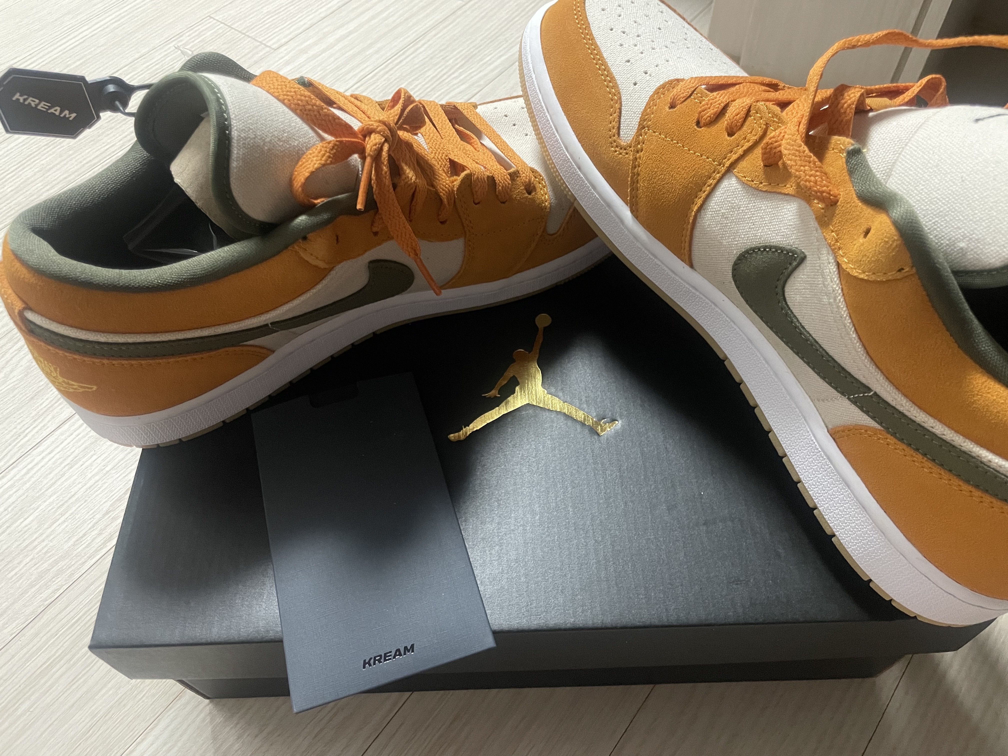 Jordan 1 Low SE Light Curry 착용 스타일