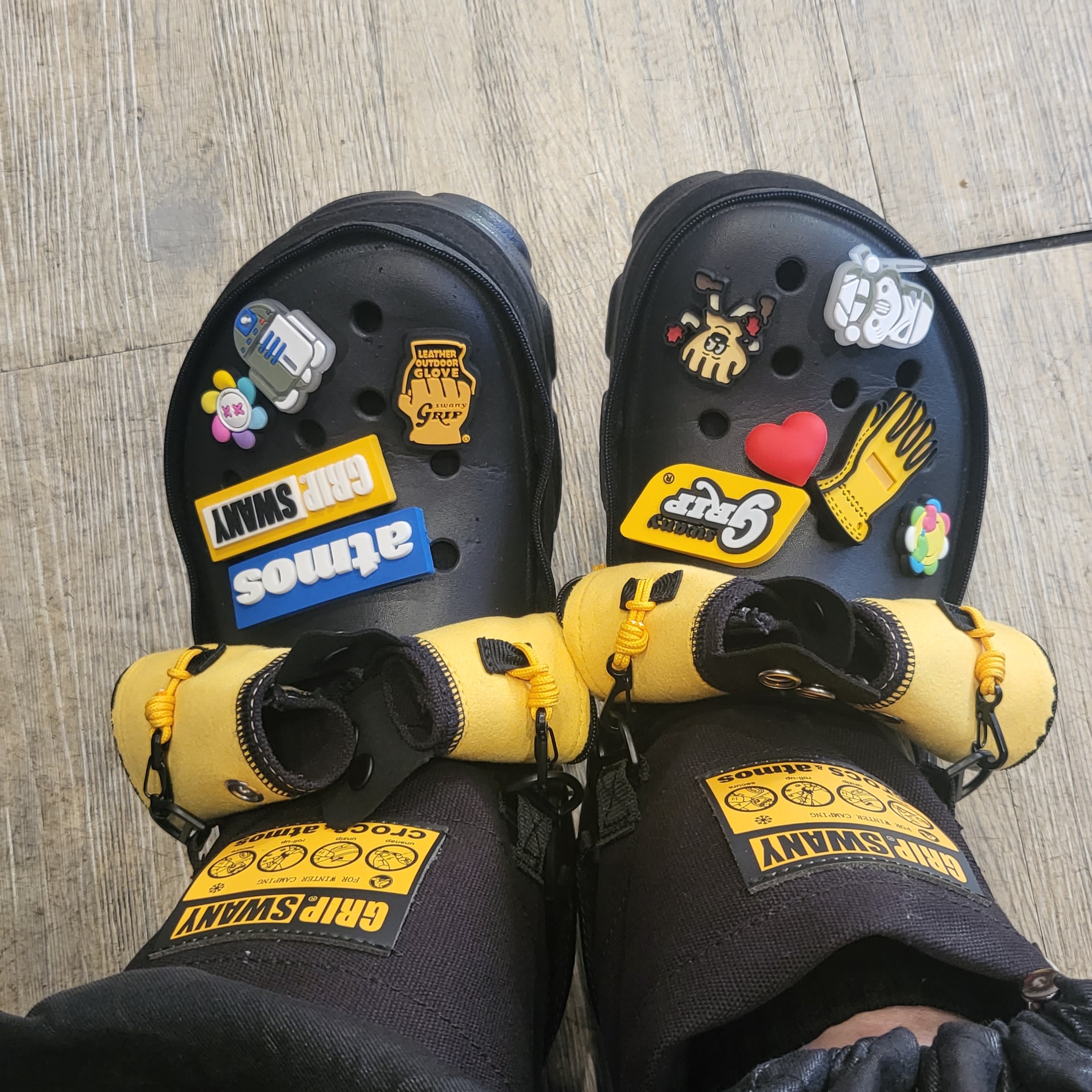 Crocs x Grip Swany x Atmos Classic All Terrain Clog Black 착용 스타일