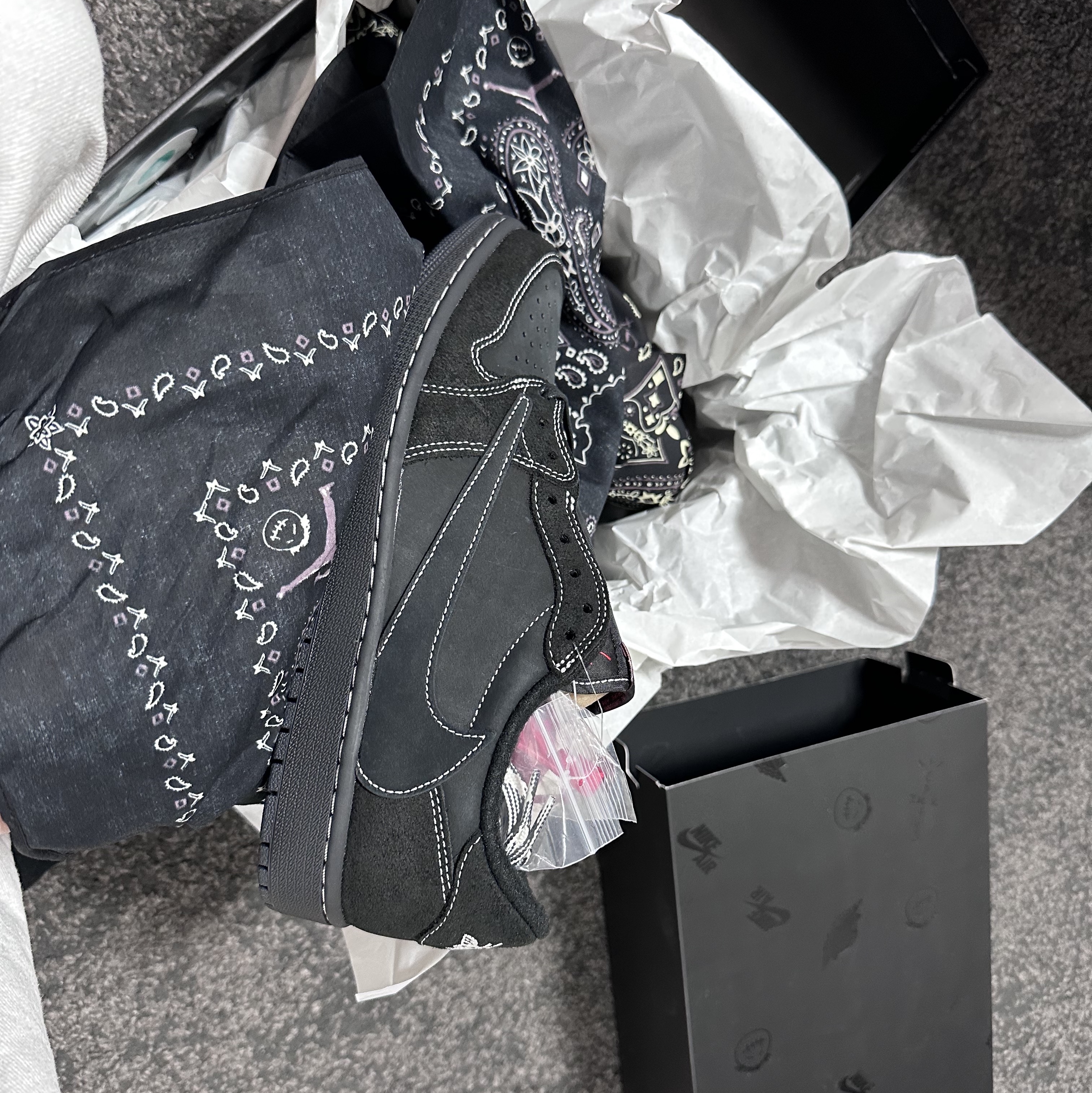 Jordan 1 x Travis Scott Retro Low OG SP Black Phantom 착용 스타일