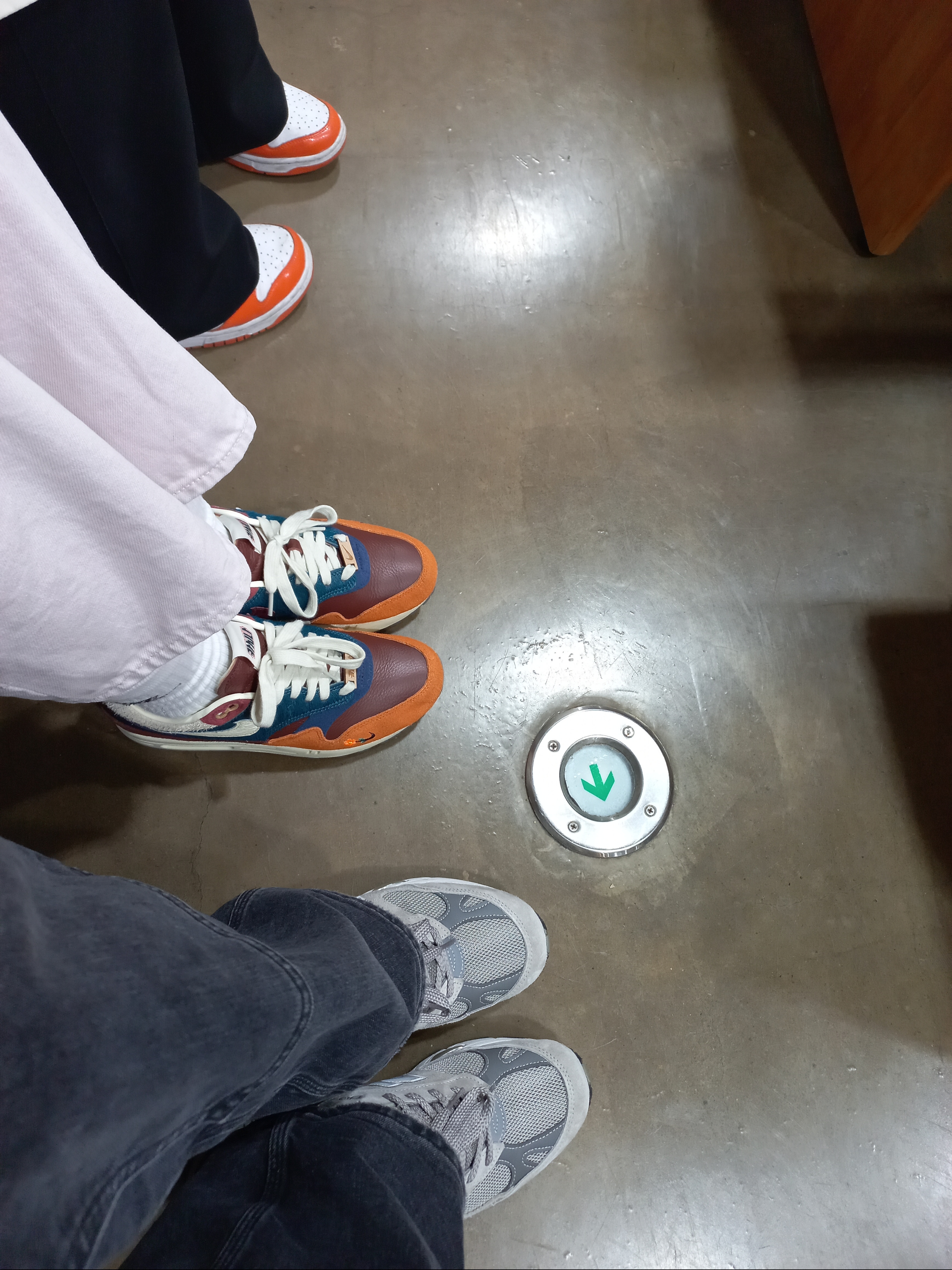 New Balance 991 Made in UK Grey, Nike x Kasina Air Max 1 SP Won-Ang Orange 착용 스타일