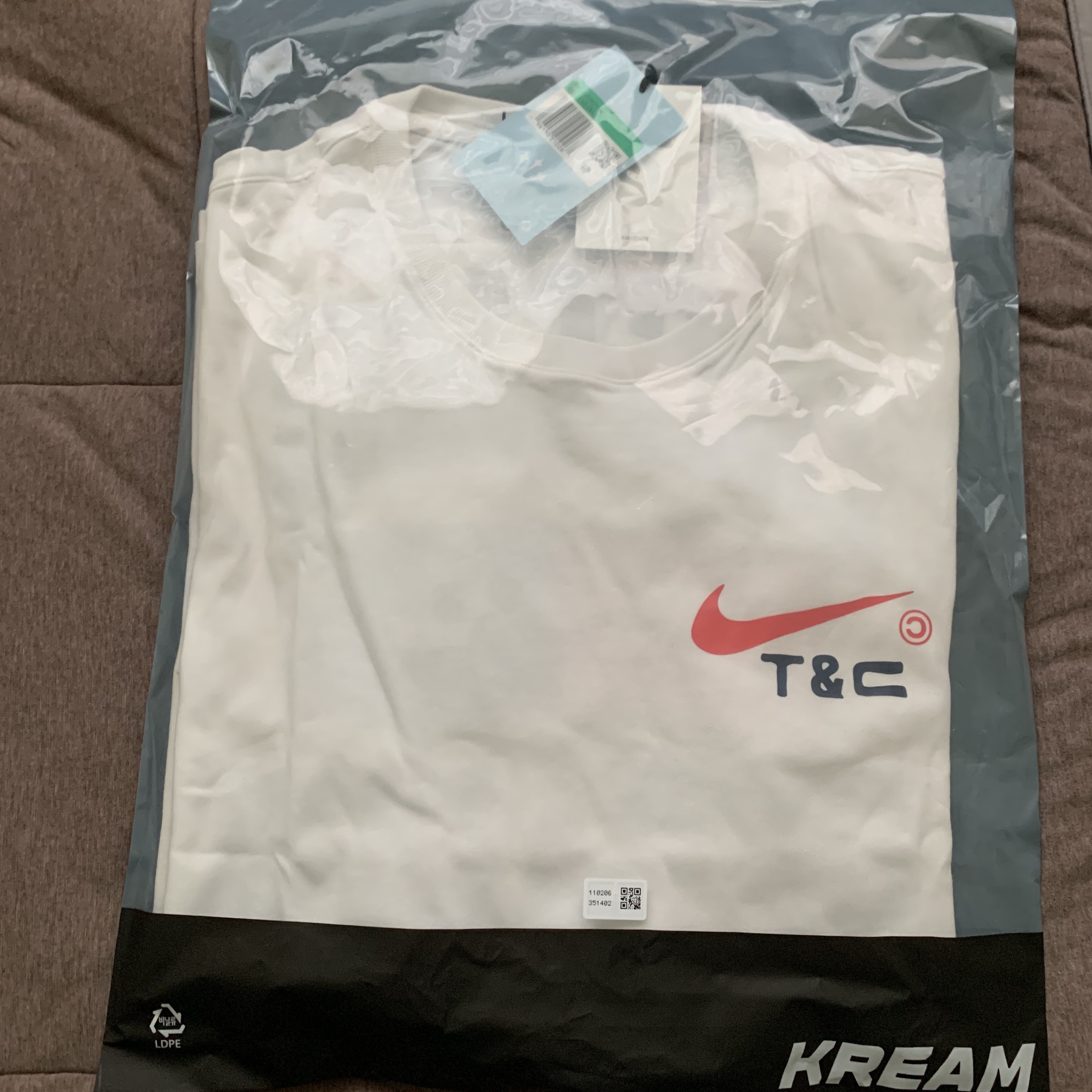 Nike x Drake Nocta x Cactus Plant Flea Market Souvenir Cactus T-Shirt White (DR2630-100) 착용 스타일