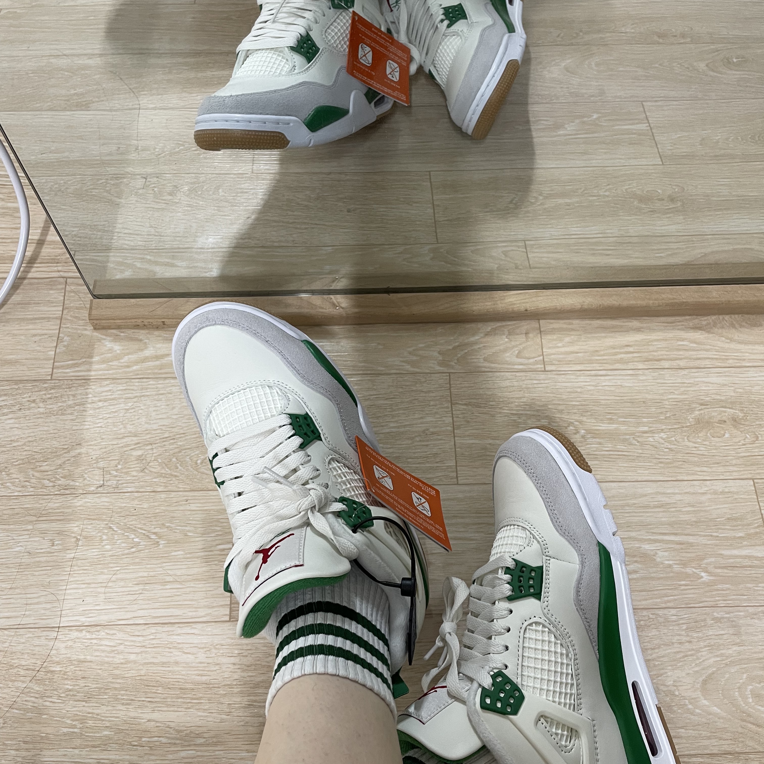 Jordan 4 x Nike SB Retro SP Pine Green 착용 스타일 - 1