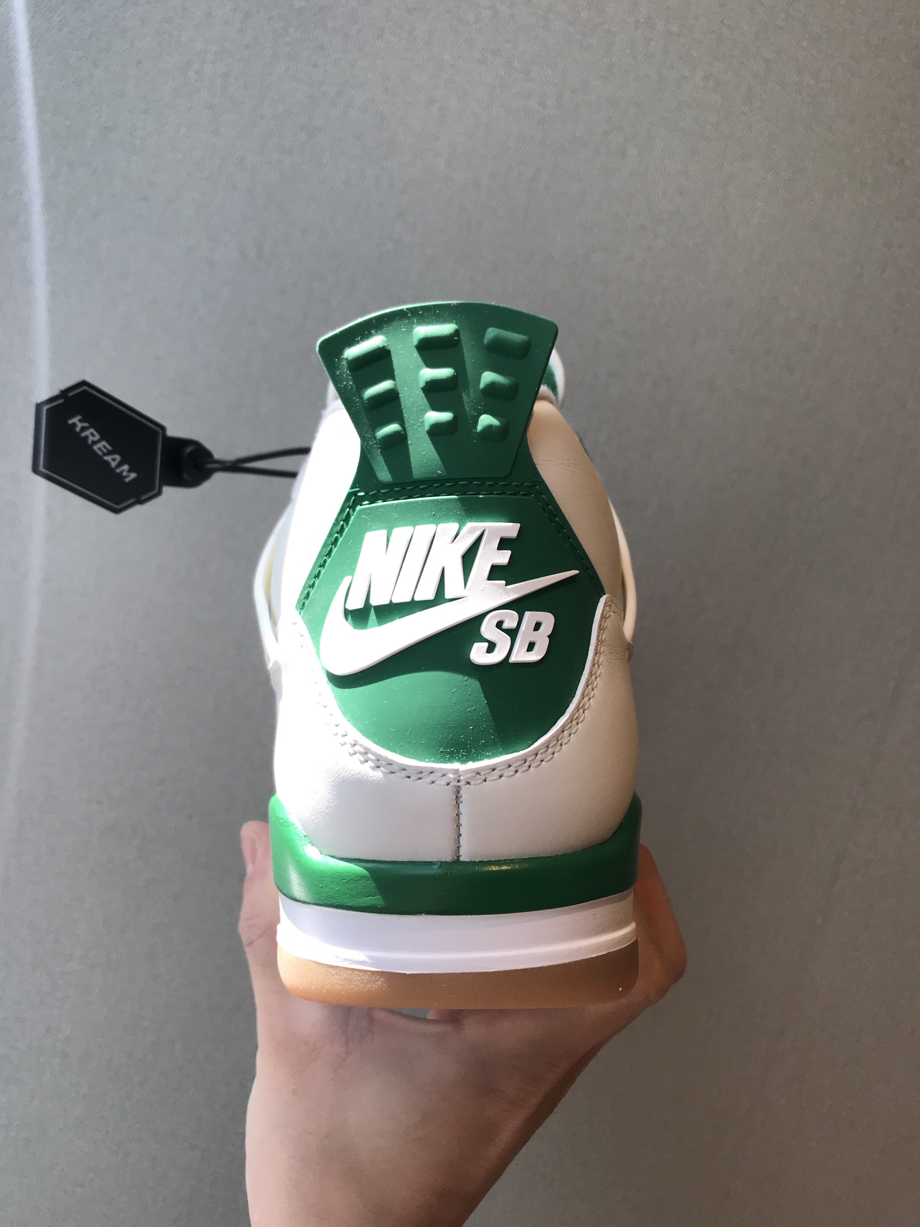 Jordan 4 x Nike SB Retro SP Pine Green 착용 스타일 - 2