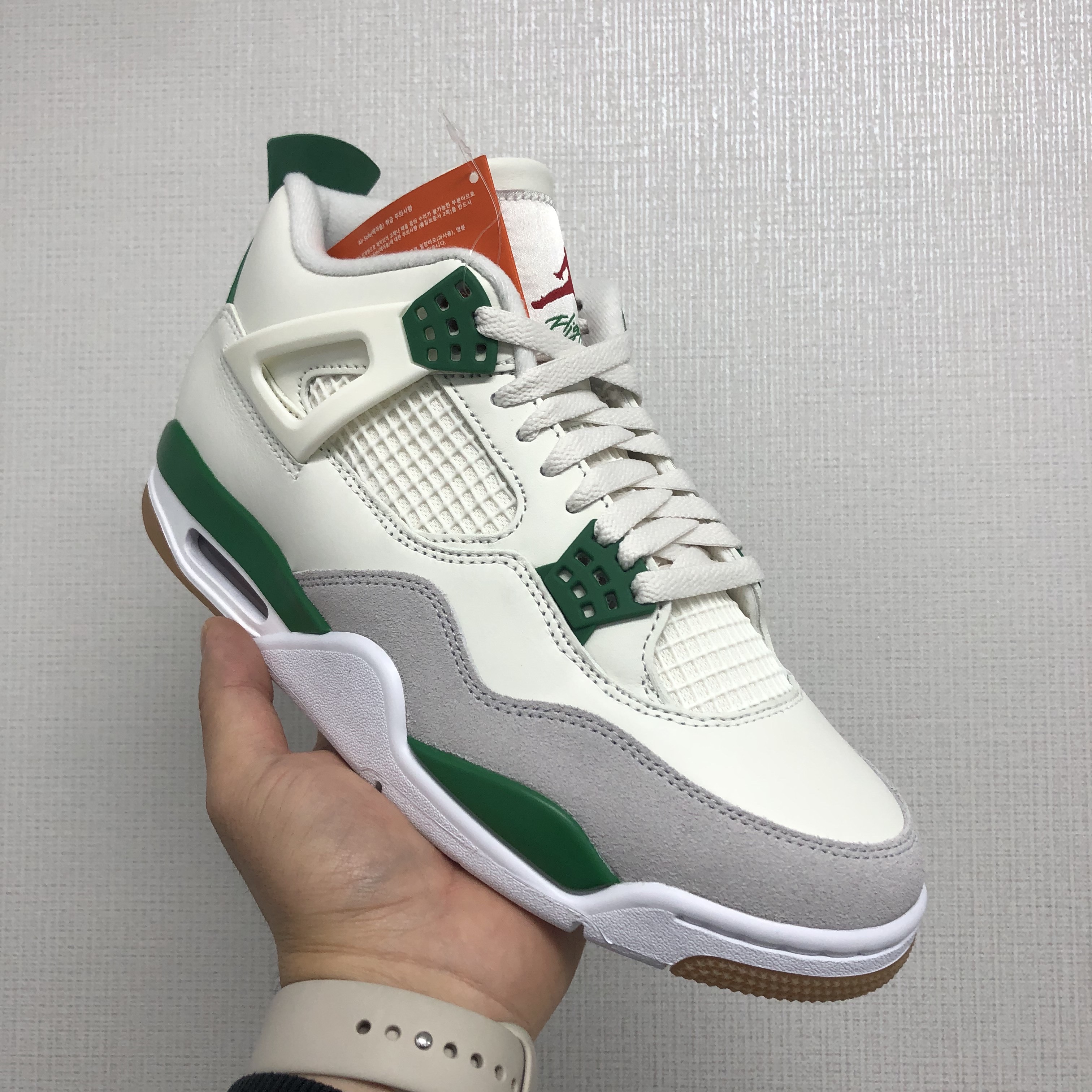 Jordan 4 x Nike SB Retro SP Pine Green 착용 스타일