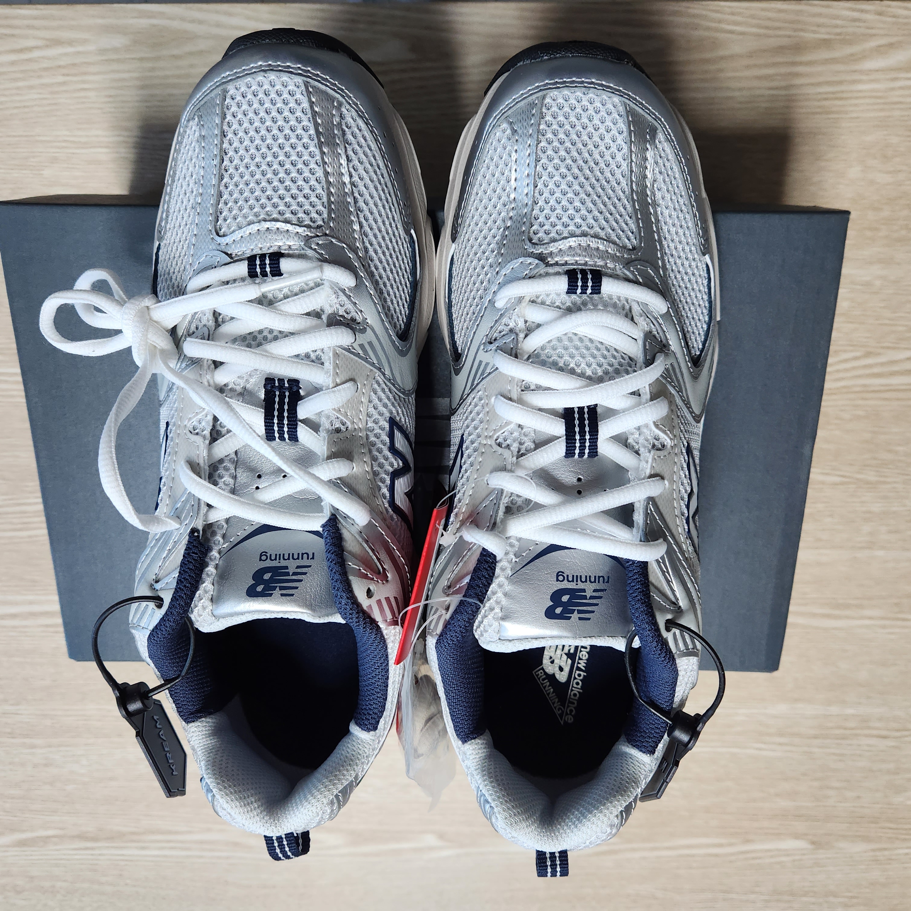 New Balance 530 Steel Grey 착용 스타일