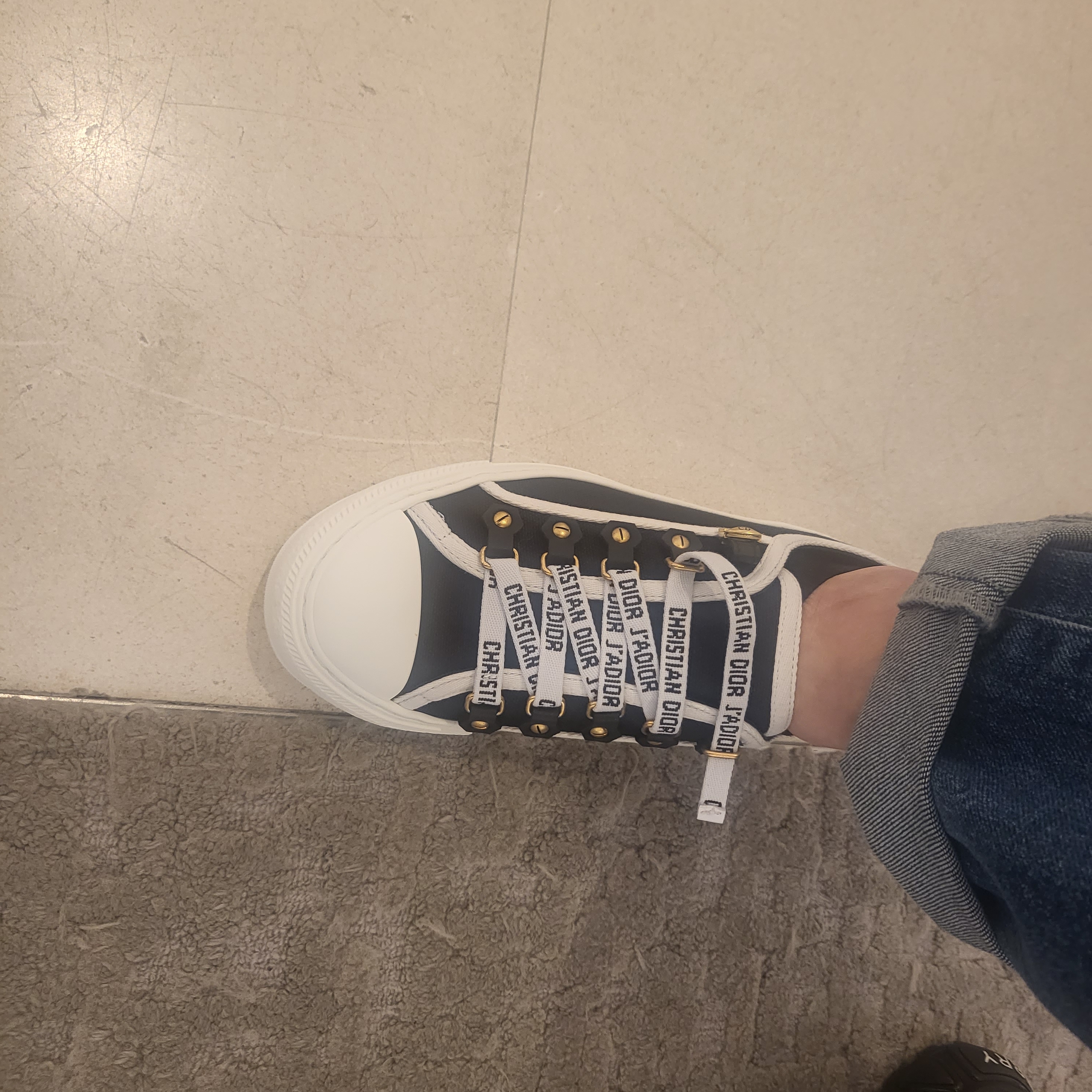 (W) Dior Walk'N'Dior Sneakers Canvas Black 착용 스타일