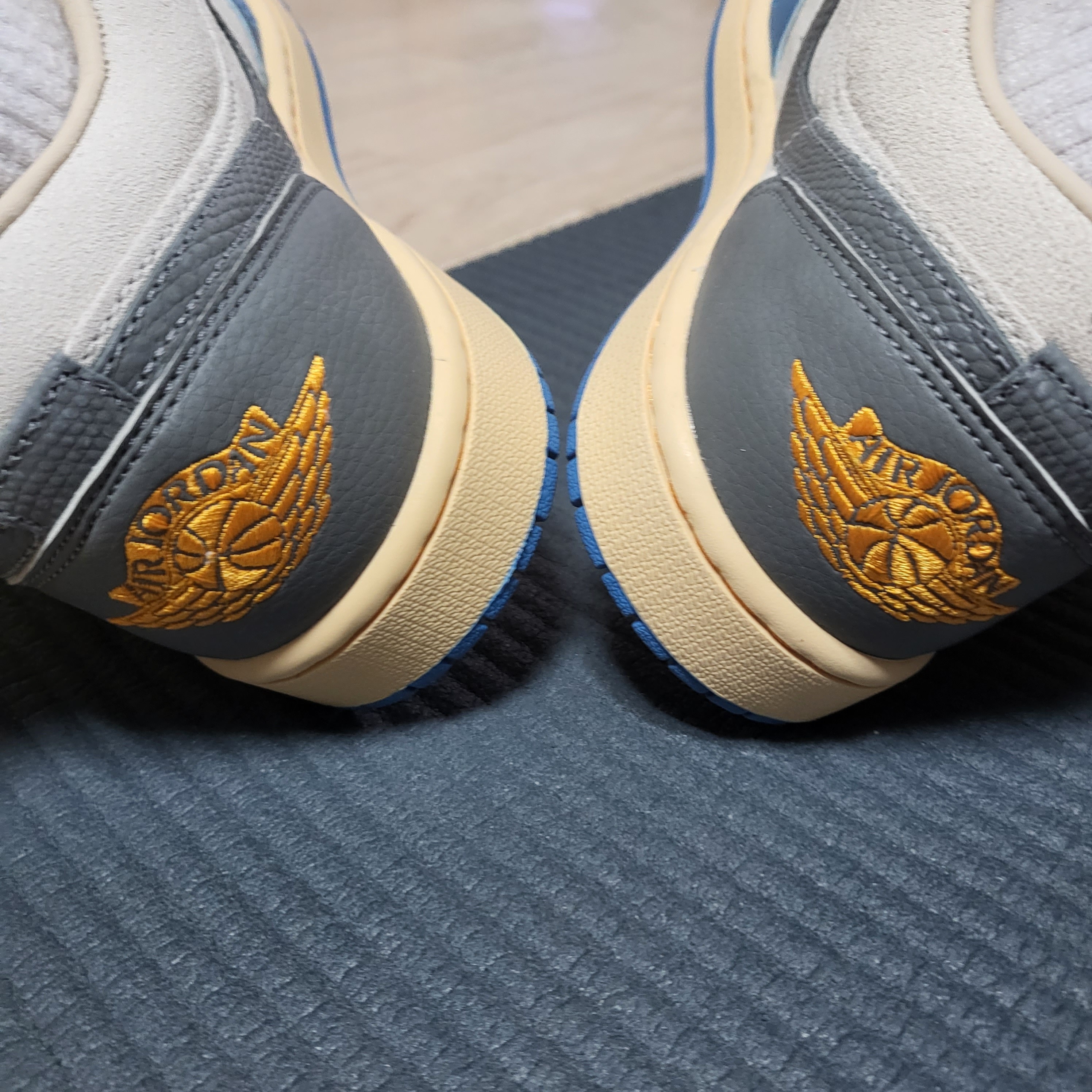 Jordan 1 Low SE Tokyo 96, Jordan 11 Retro Low Cement Grey 착용 스타일 - 3