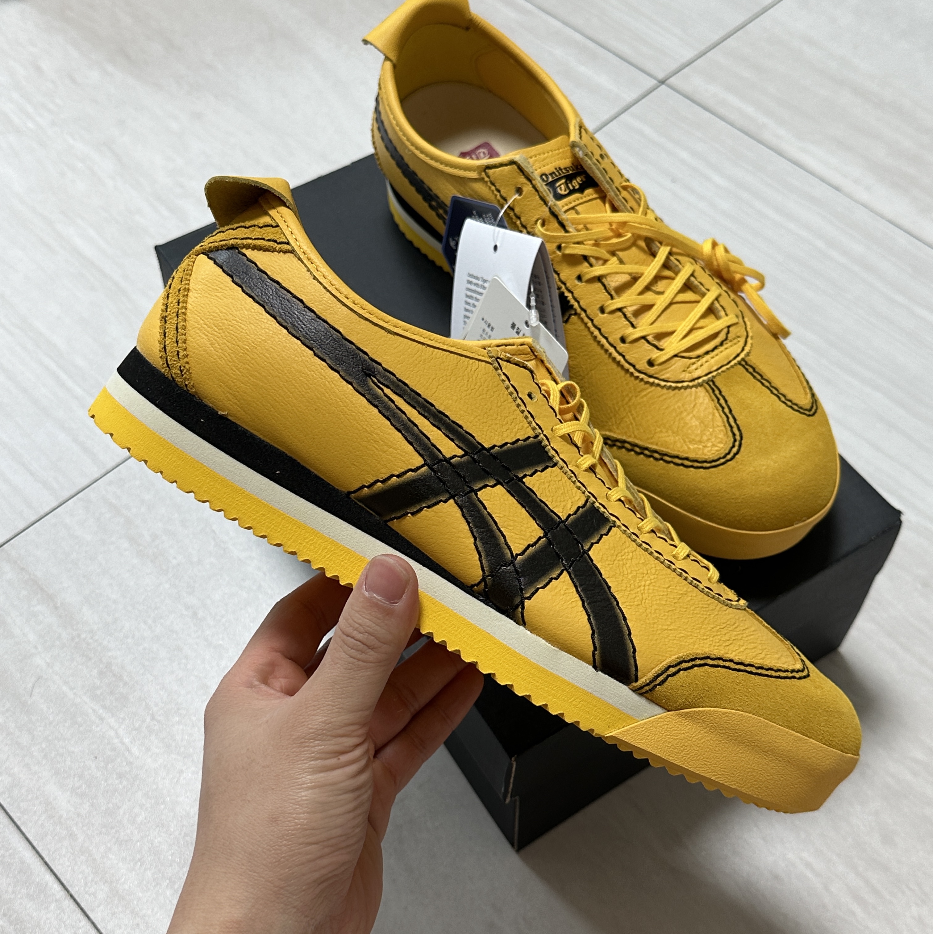 Onitsuka Tiger Mexico 66 SD PF Yellow Black 착용 스타일 - 3