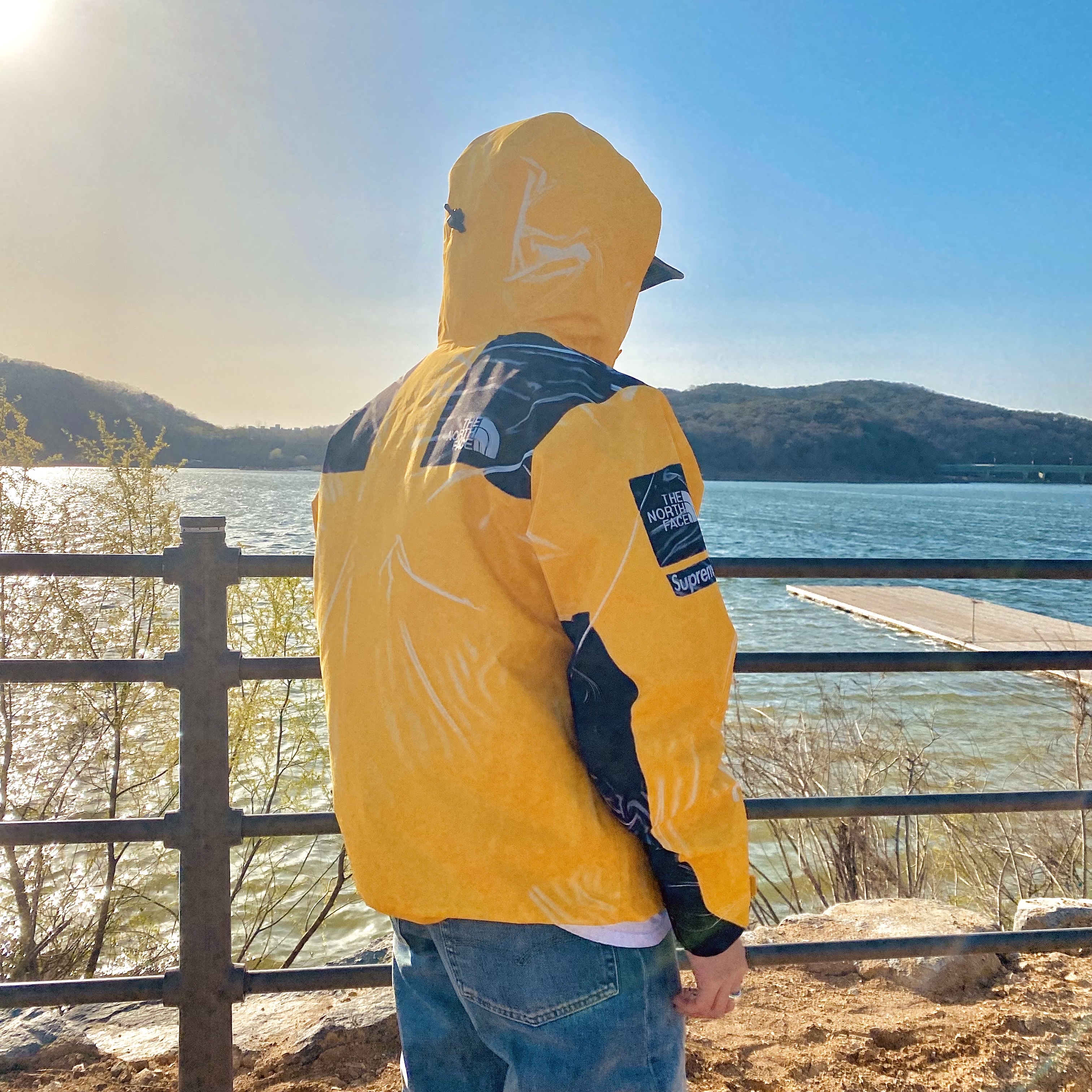 Supreme x The North Face Trompe L’oeil Printed Taped Seam Shell Jacket Yellow - 23SS, Supreme Cordura Ripstop S Logo 6-Panel Royal - 23SS 착용 스타일 - 4