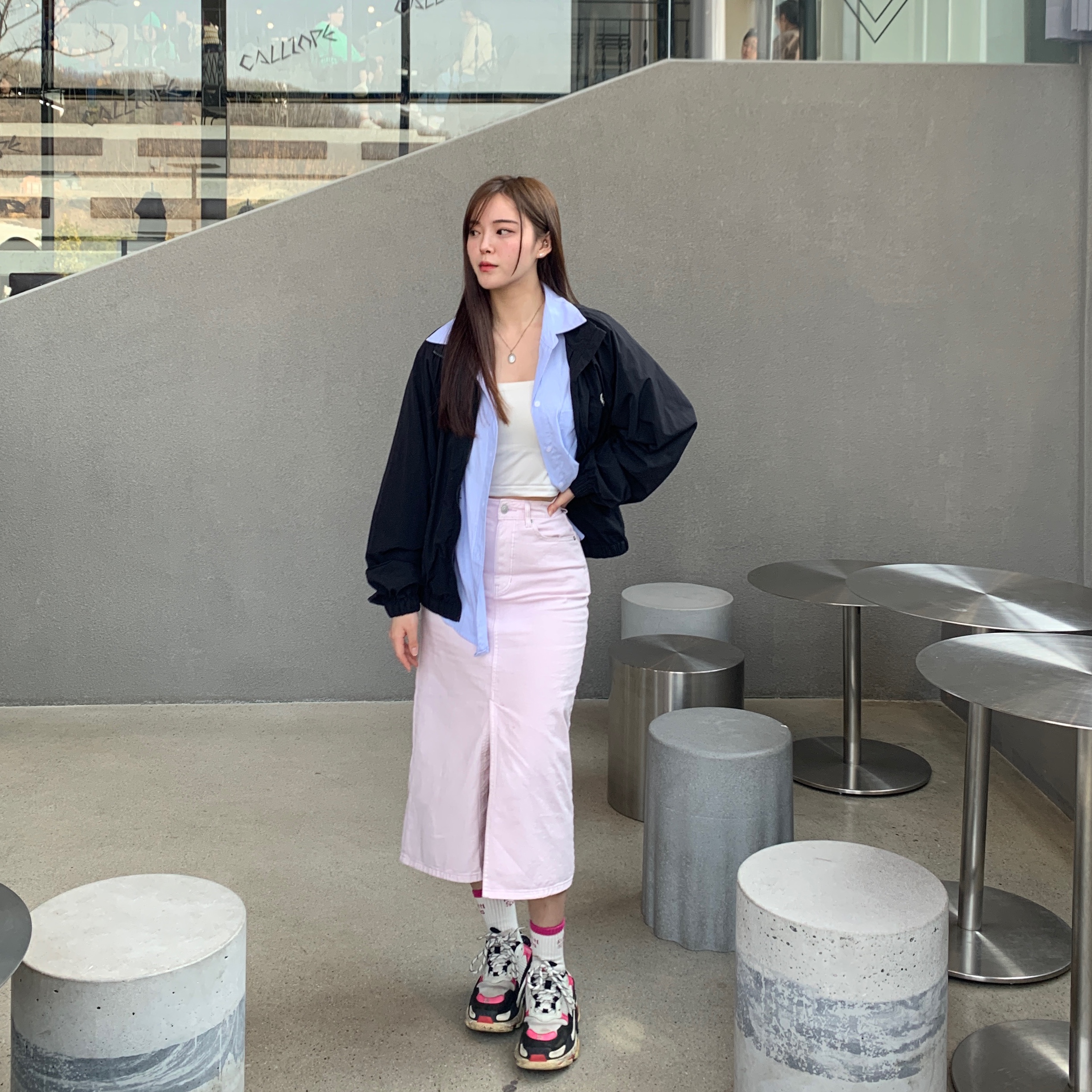 (W) Balenciaga Triple S Trainer Neon Pink 착용 스타일 - 1