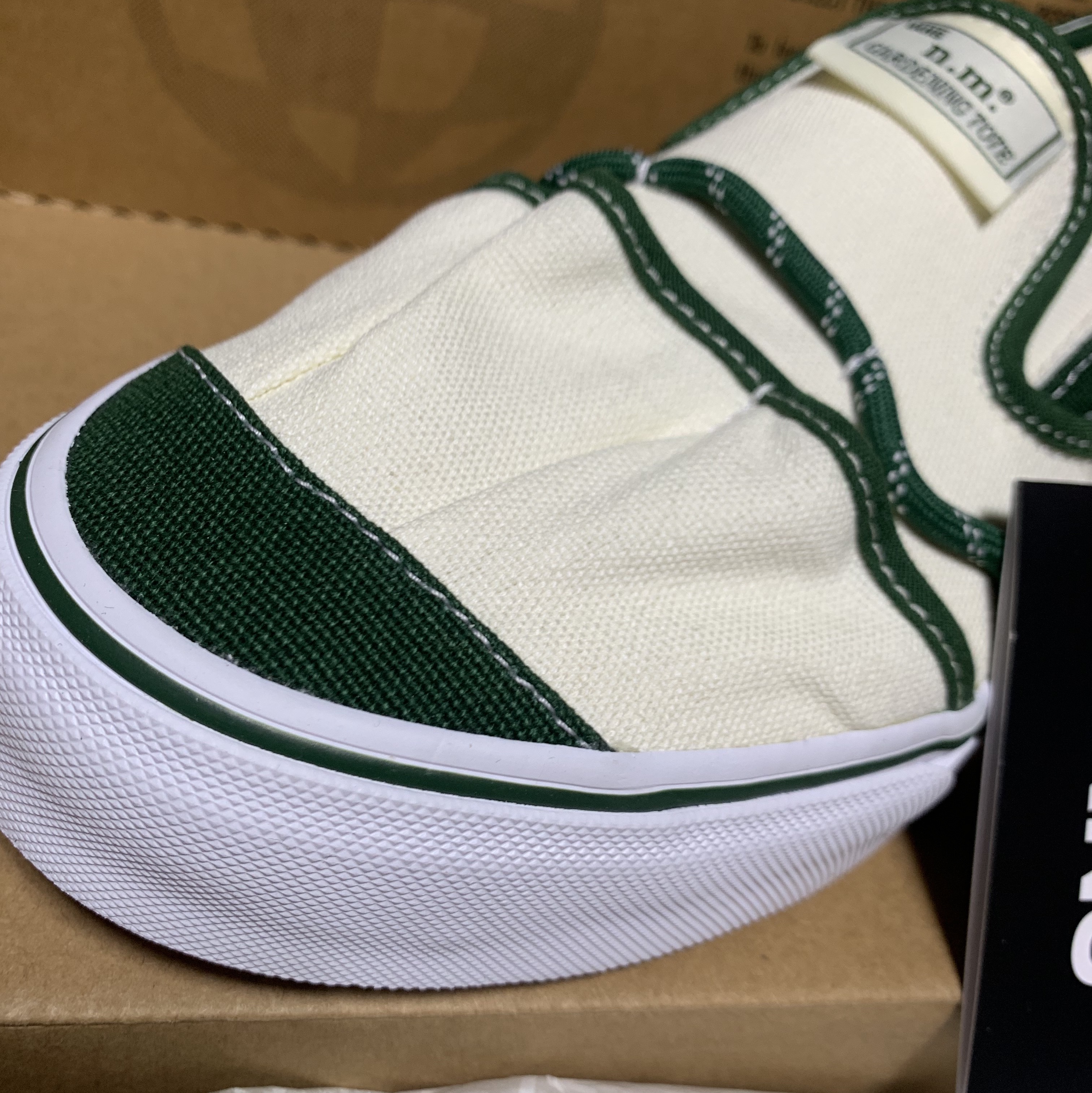 Vans Vault x Nicole McLaughlin Slip-On VR3 LX White Green 착용 스타일 - 2