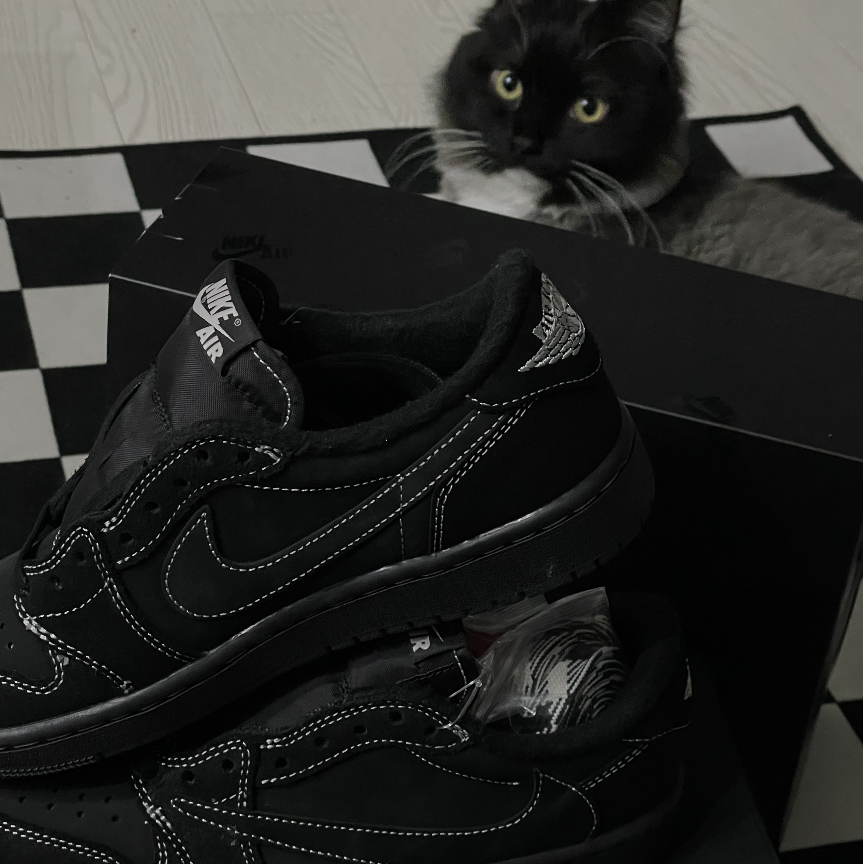 Jordan 1 x Travis Scott Retro Low OG SP Black Phantom 착용 스타일 - 1