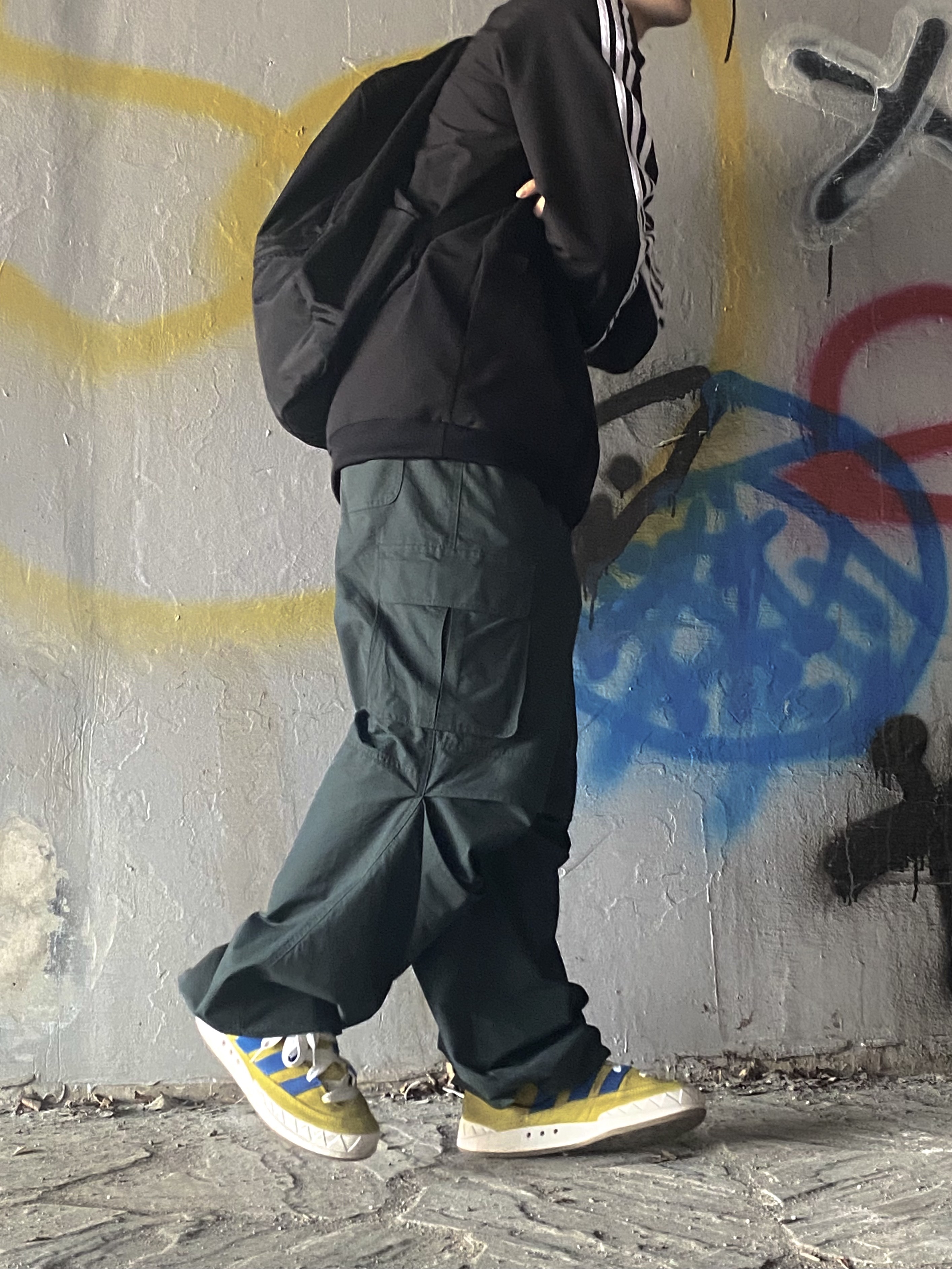 CDG Backpack Black, Adidas Adimatic Bright Yellow Blue 착용 스타일 - 2