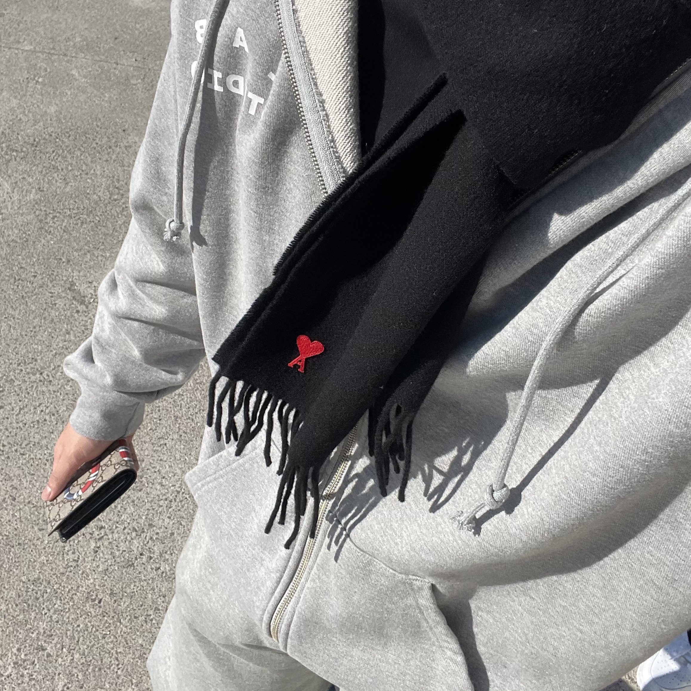 IAB Studio Zip-Up Hoodie Gray - 22FW, AMI de Coeur Classic Muffler Black 착용 스타일