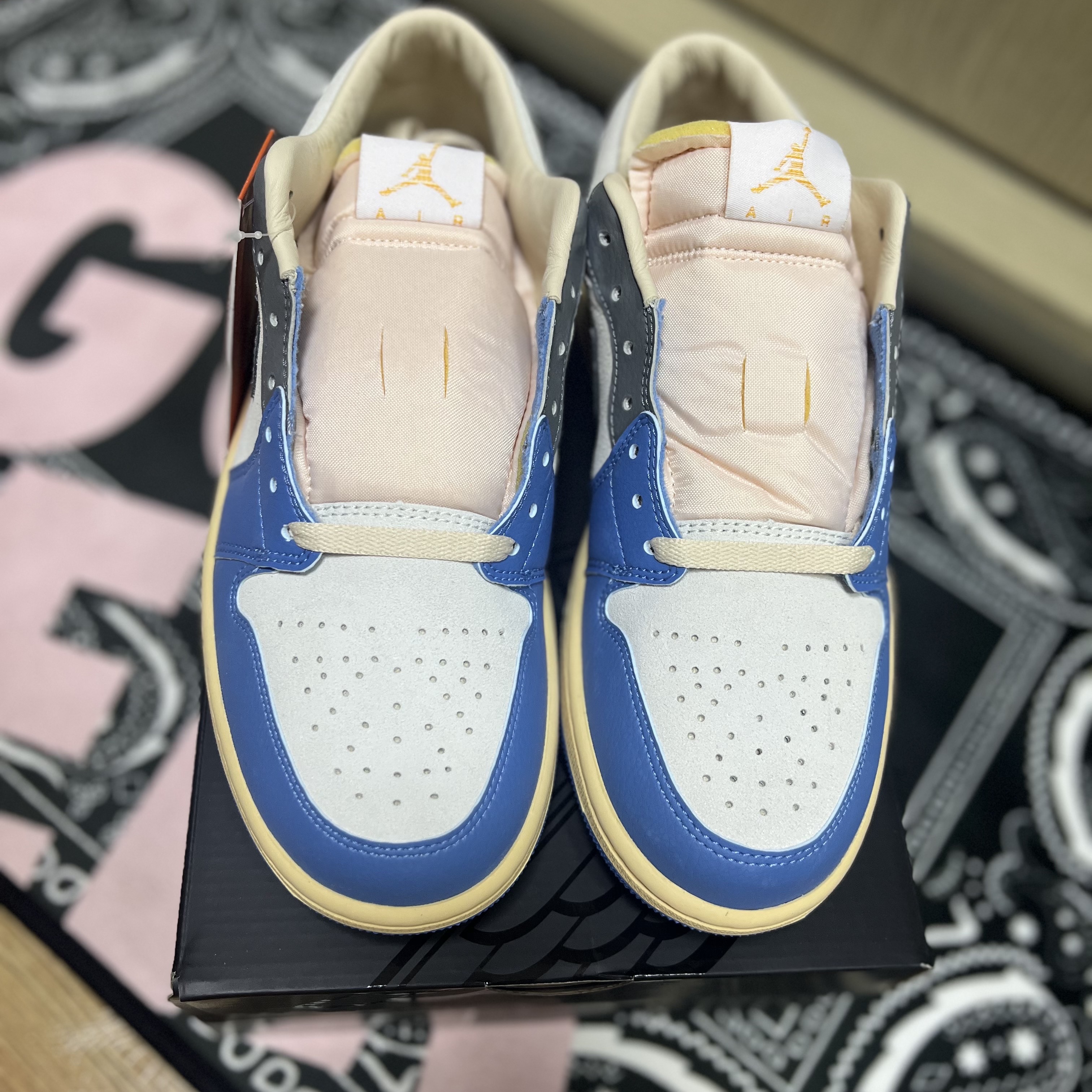Jordan 1 Low SE Tokyo 96 착용 스타일 - 2