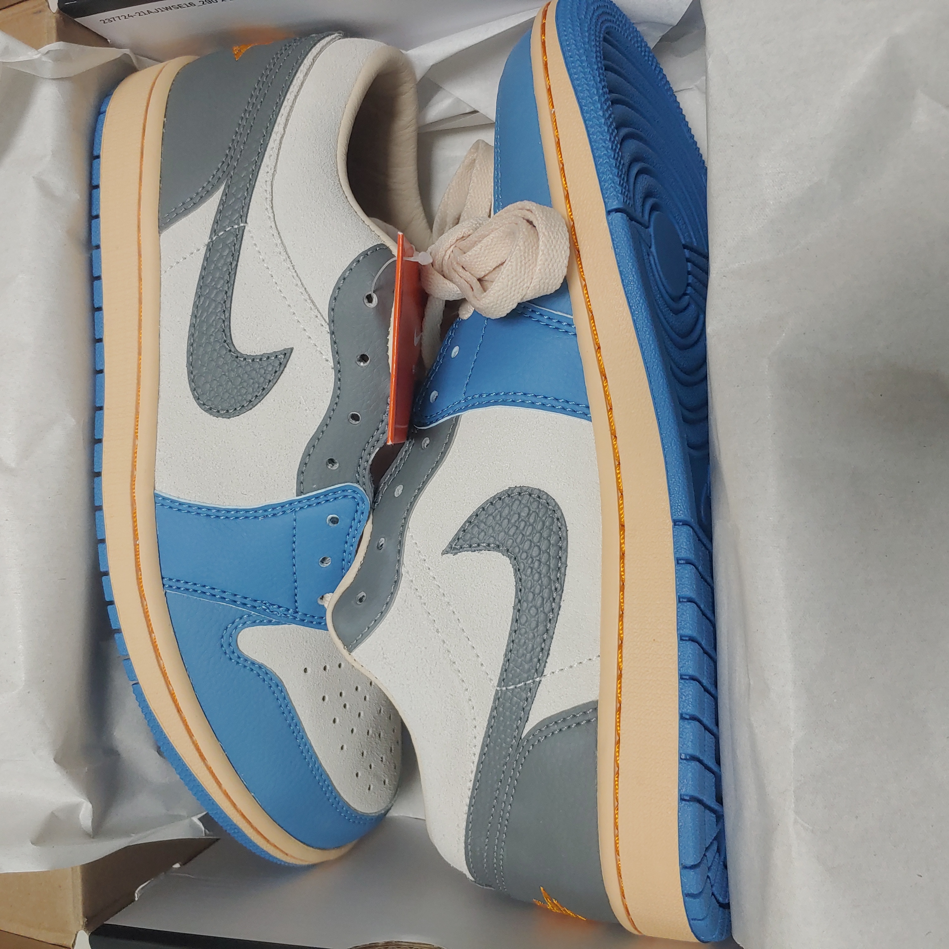 Jordan 1 Low SE Tokyo 96 착용 스타일 - 1