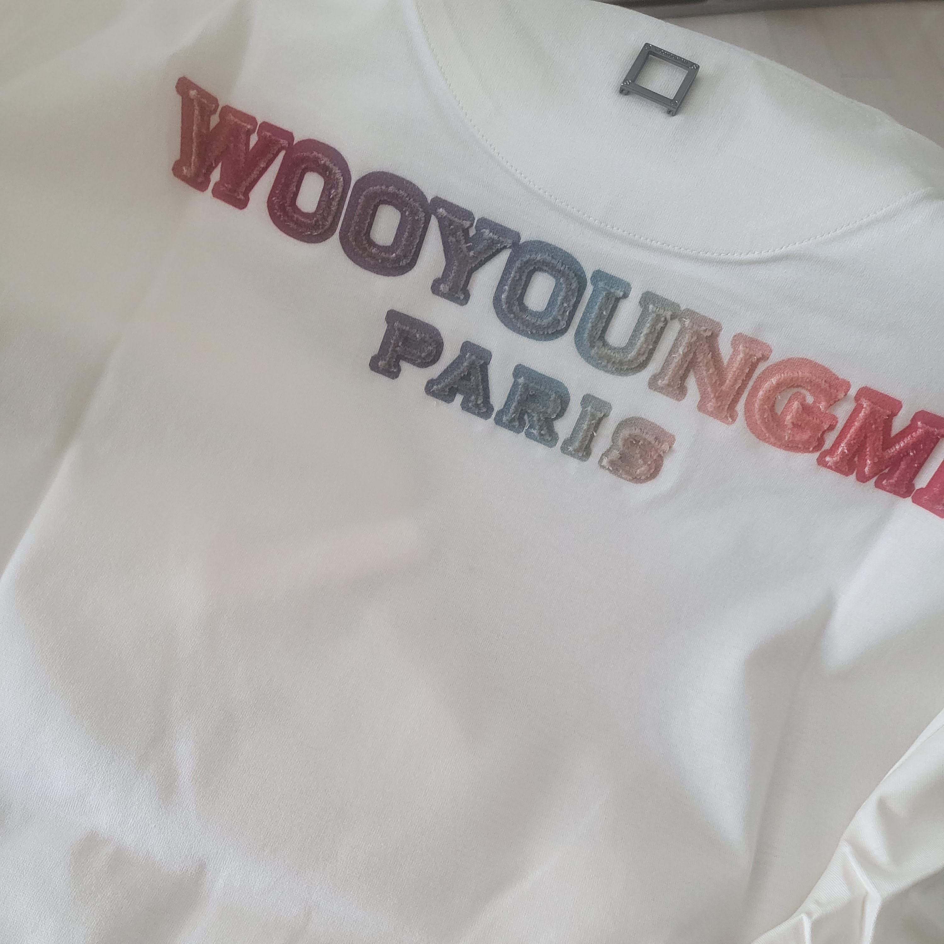 Wooyoungmi Fuzzy Back Logo T-Shirt Ivory - 22FW 착용 스타일