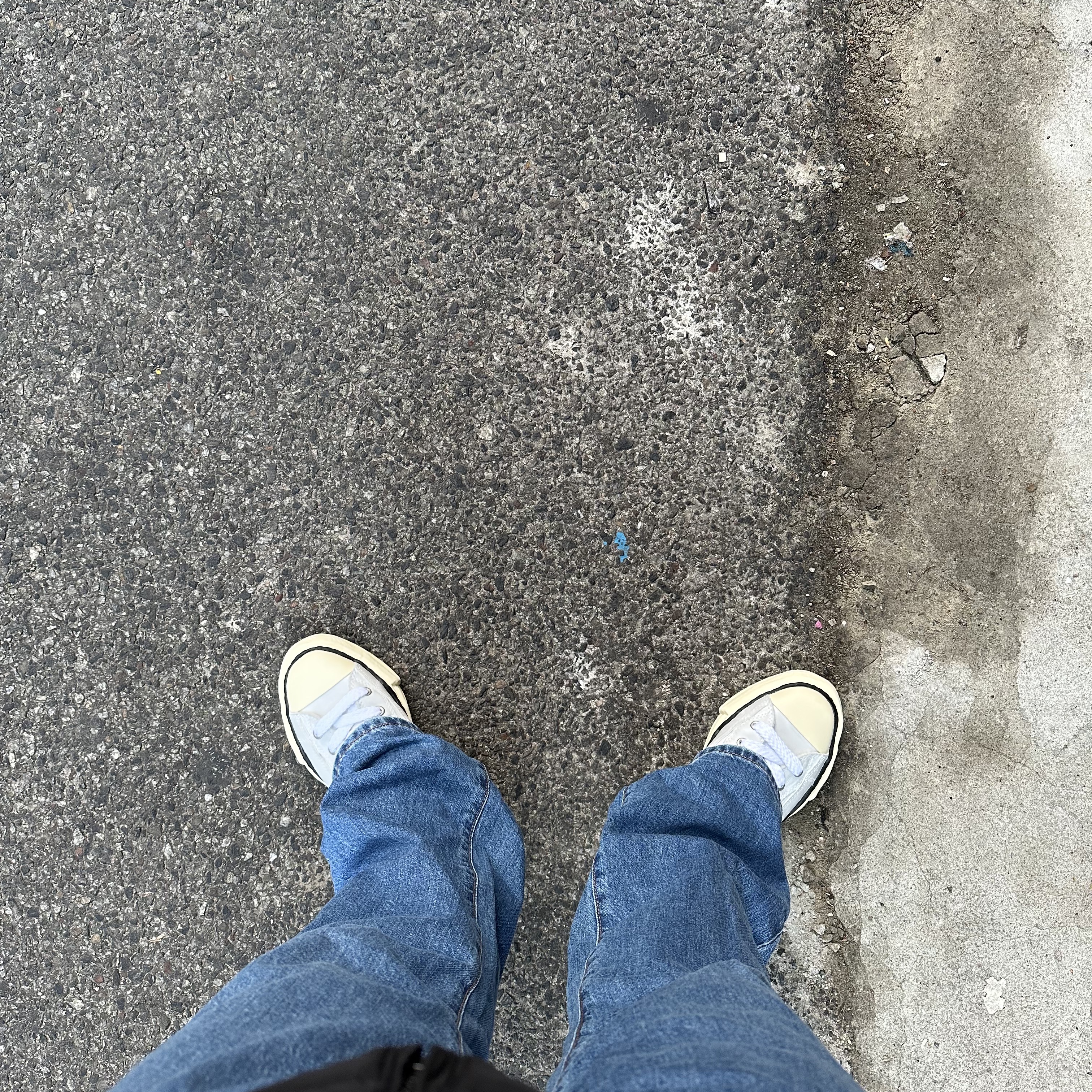 Maison Mihara Yasuhiro Peterson OG Sole Paraffin Leather Low-top Sneakers White 착용 스타일