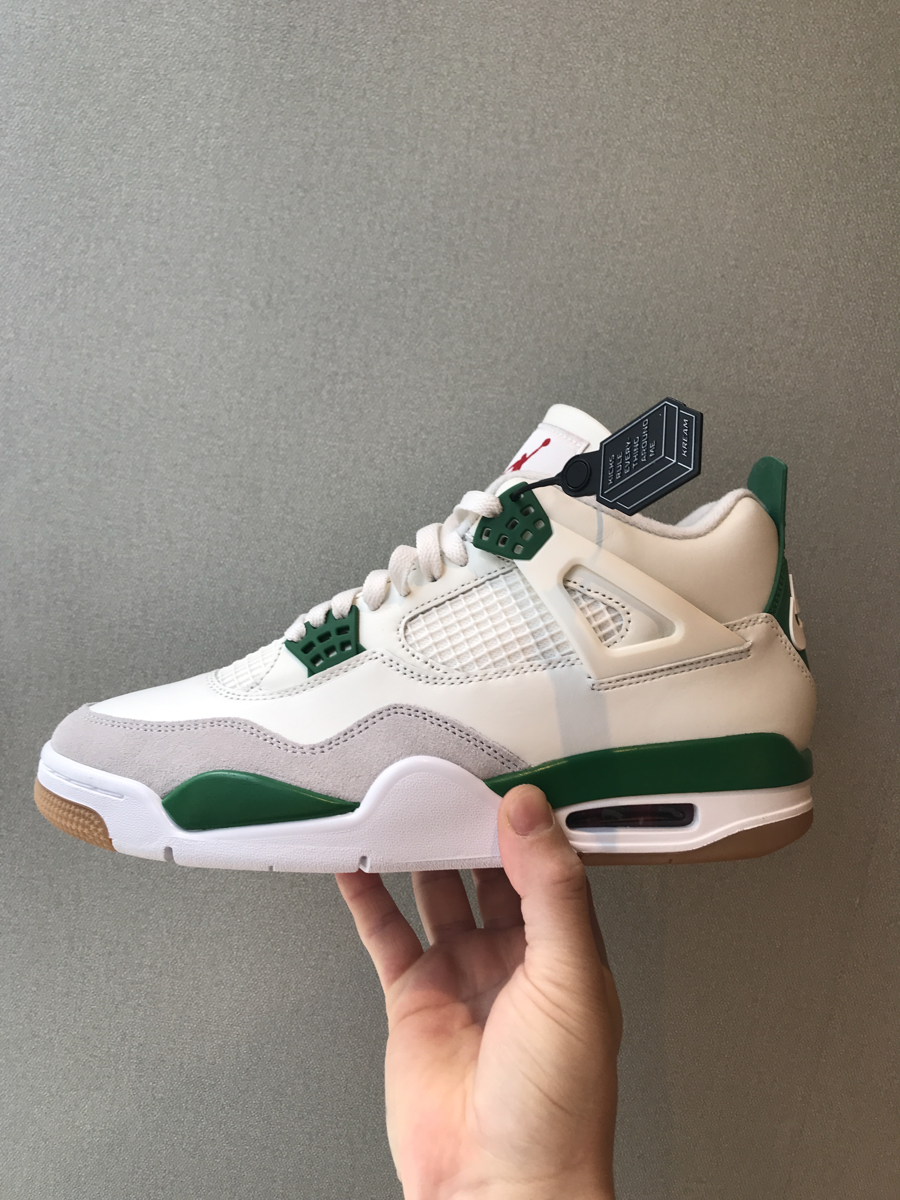 Jordan 4 x Nike SB Retro SP Pine Green 착용 스타일 - 1