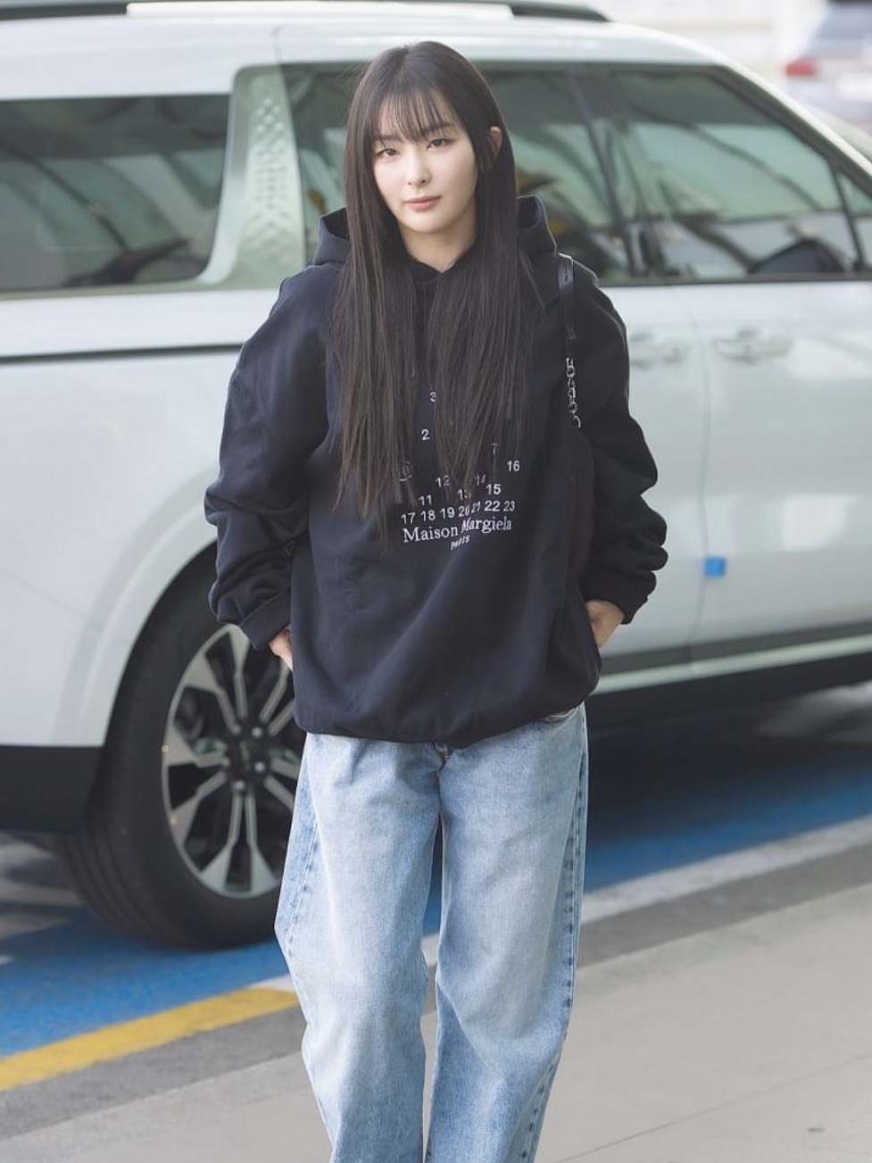 Maison Margiela Logo Hooded Sweatshirt Black 착용 스타일 - 2