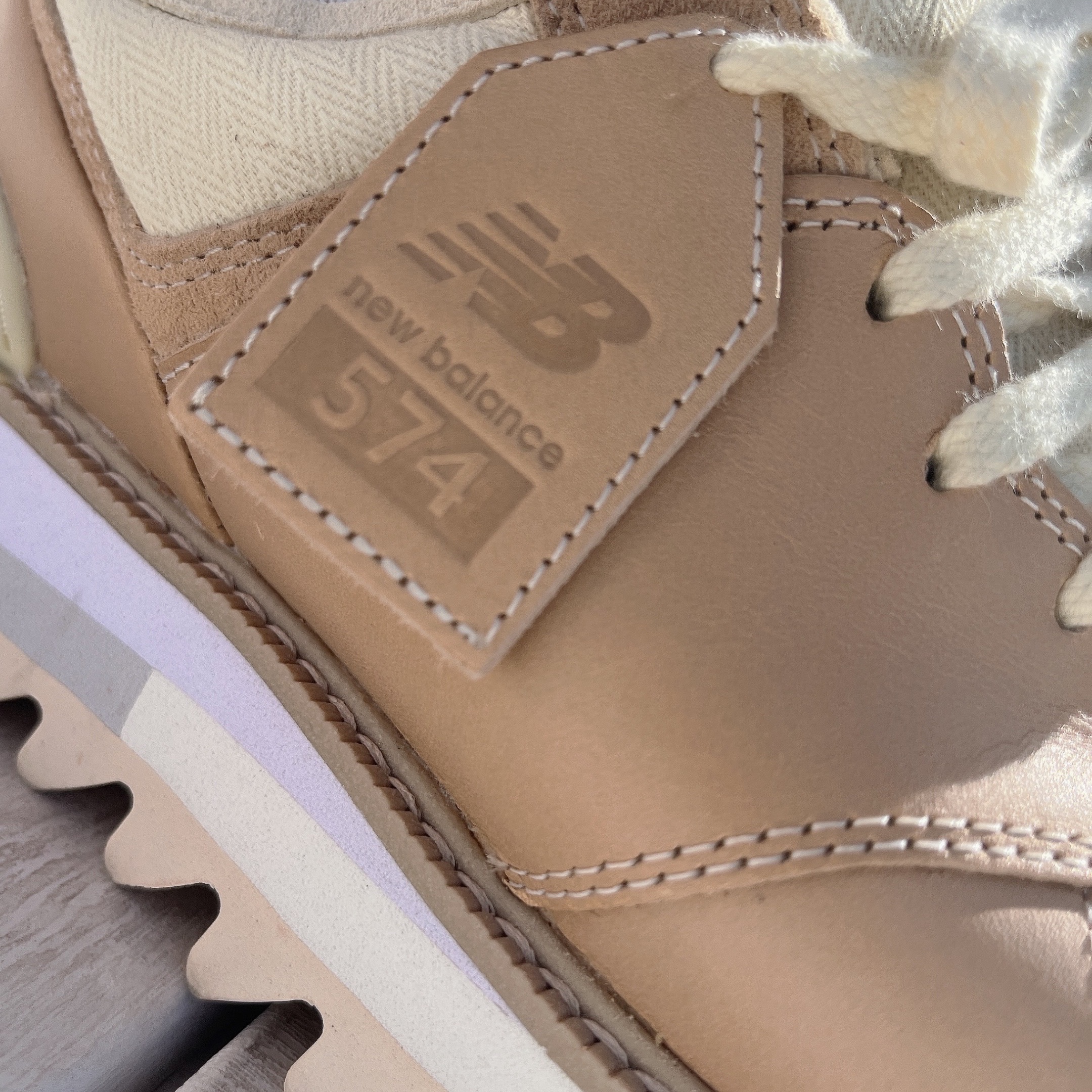 New Balance x Tokyo Design Studio 574 Vachetta Tan, Jordan x Two 18 T-Shirt Sail - Asia 착용 스타일 - 5