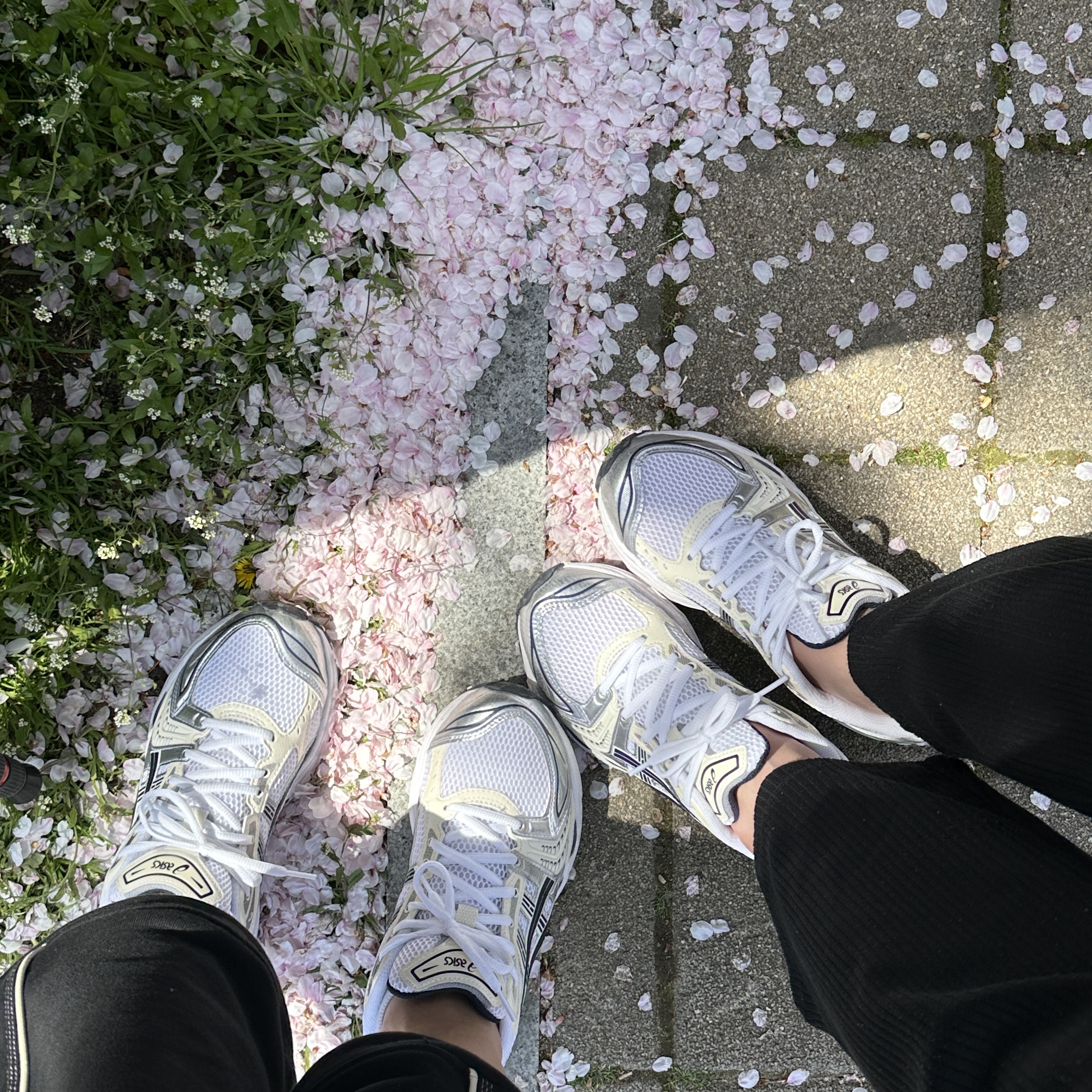 (W) Asics Gel-Kayano 14 White Midnight 착용 스타일