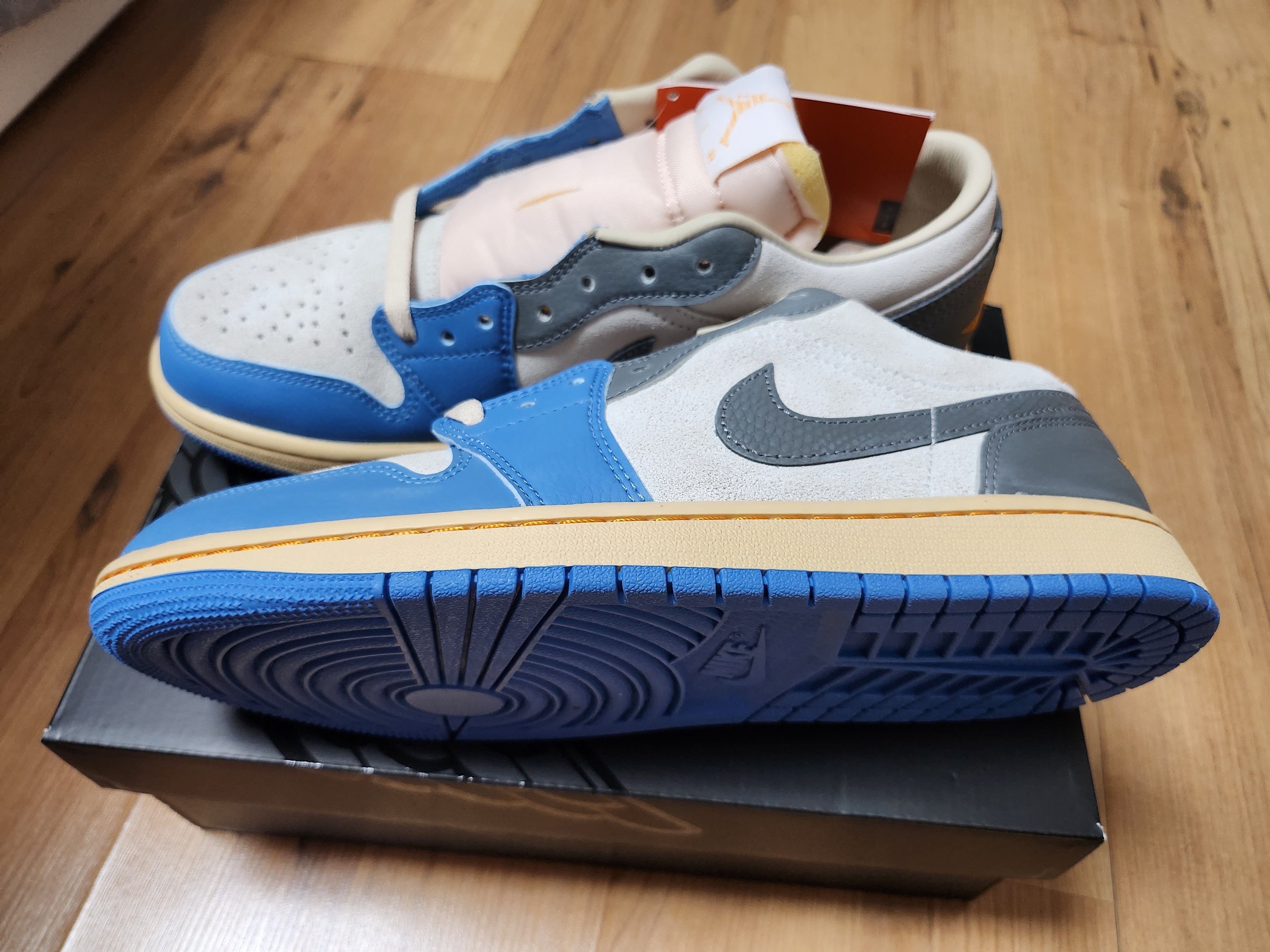 Jordan 1 Low SE Tokyo 96 착용 스타일 - 2
