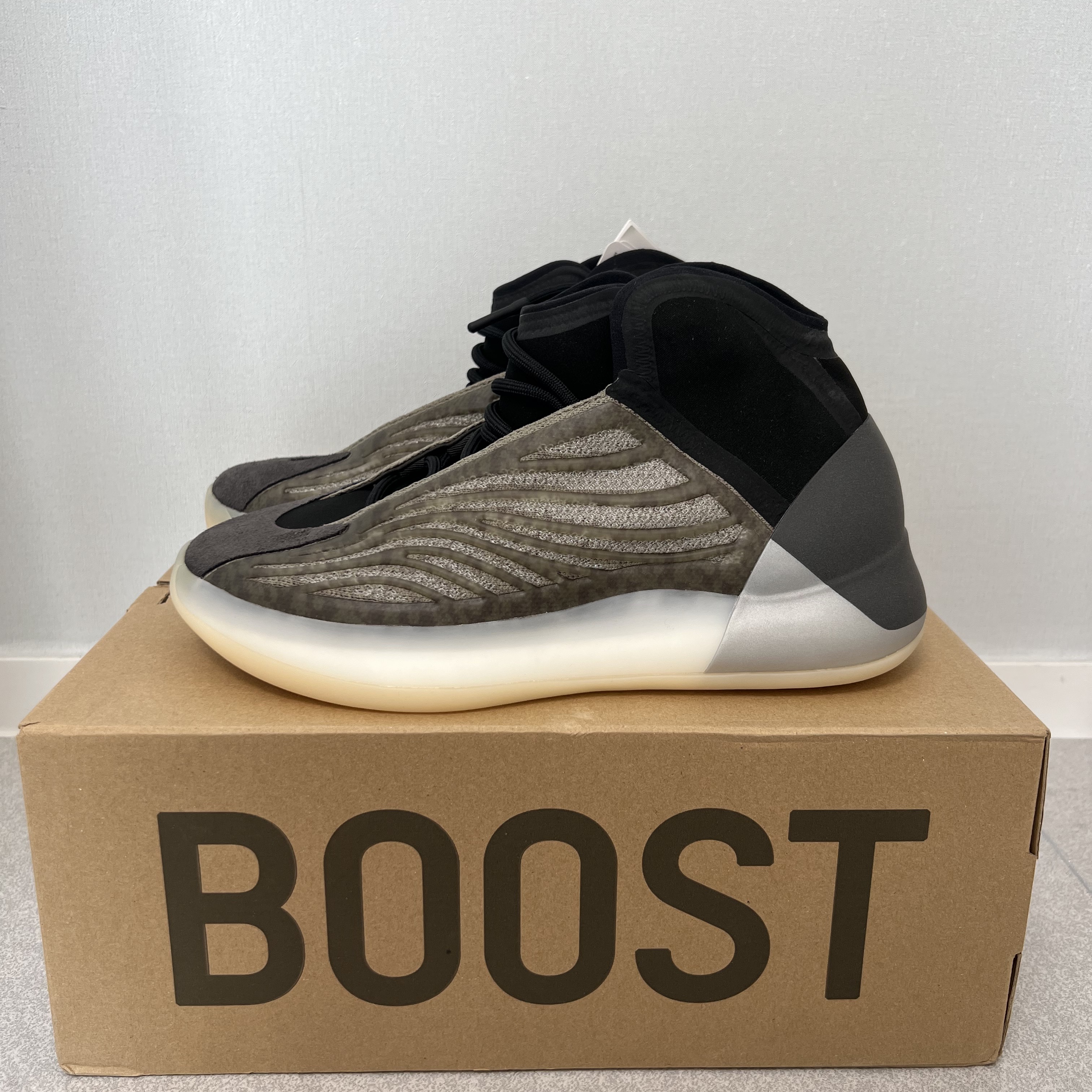 Adidas Yeezy QNTM Barium 착용 스타일 - 1