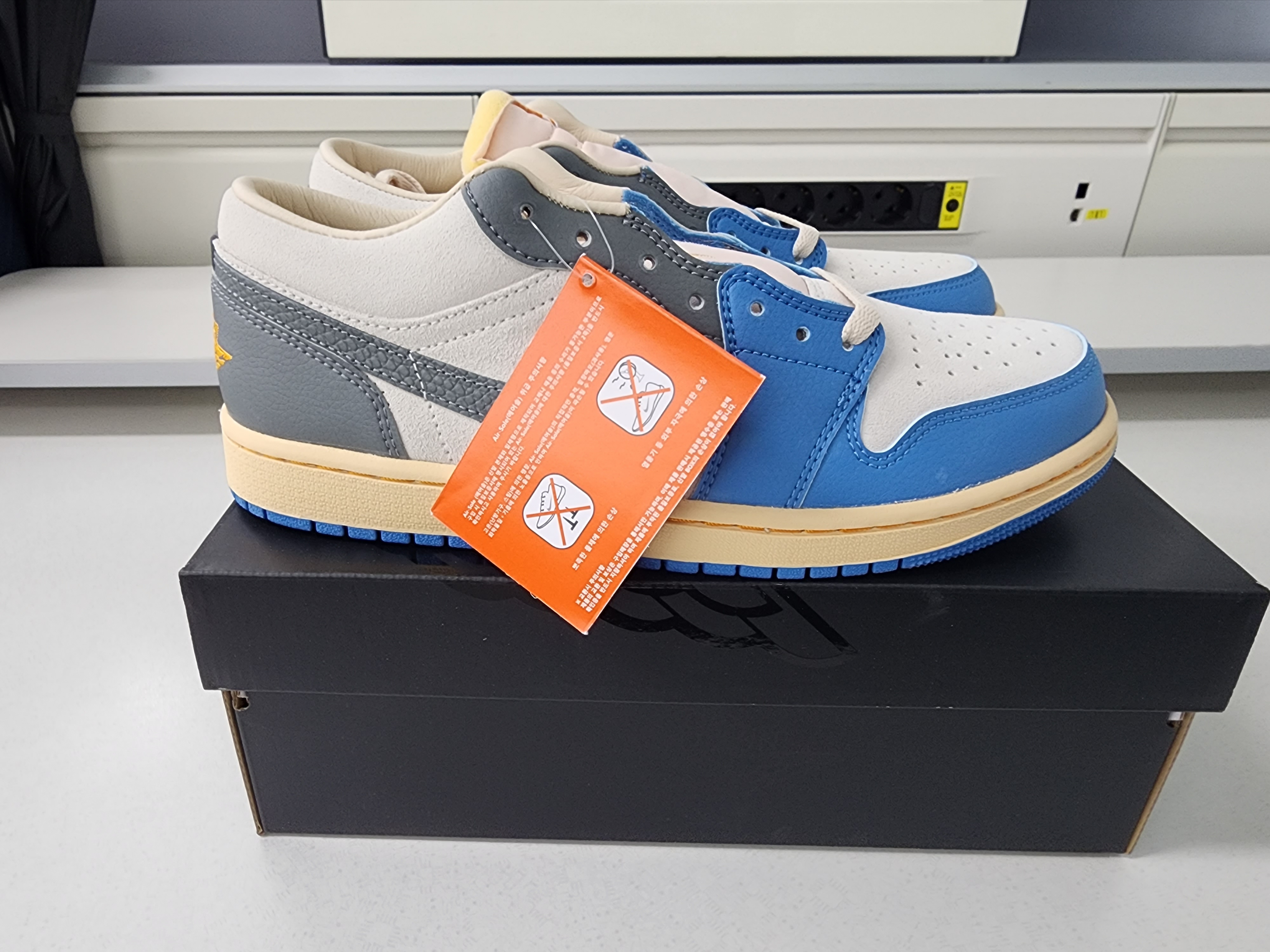 Jordan 1 Low SE Tokyo 96 착용 스타일 - 1