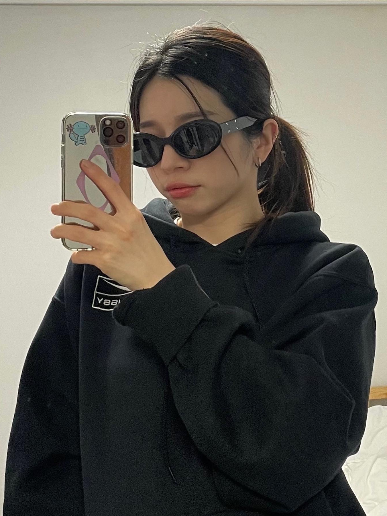 Gentle Monster x Maison Margiela MM005 Black Black 착용 스타일 - 1