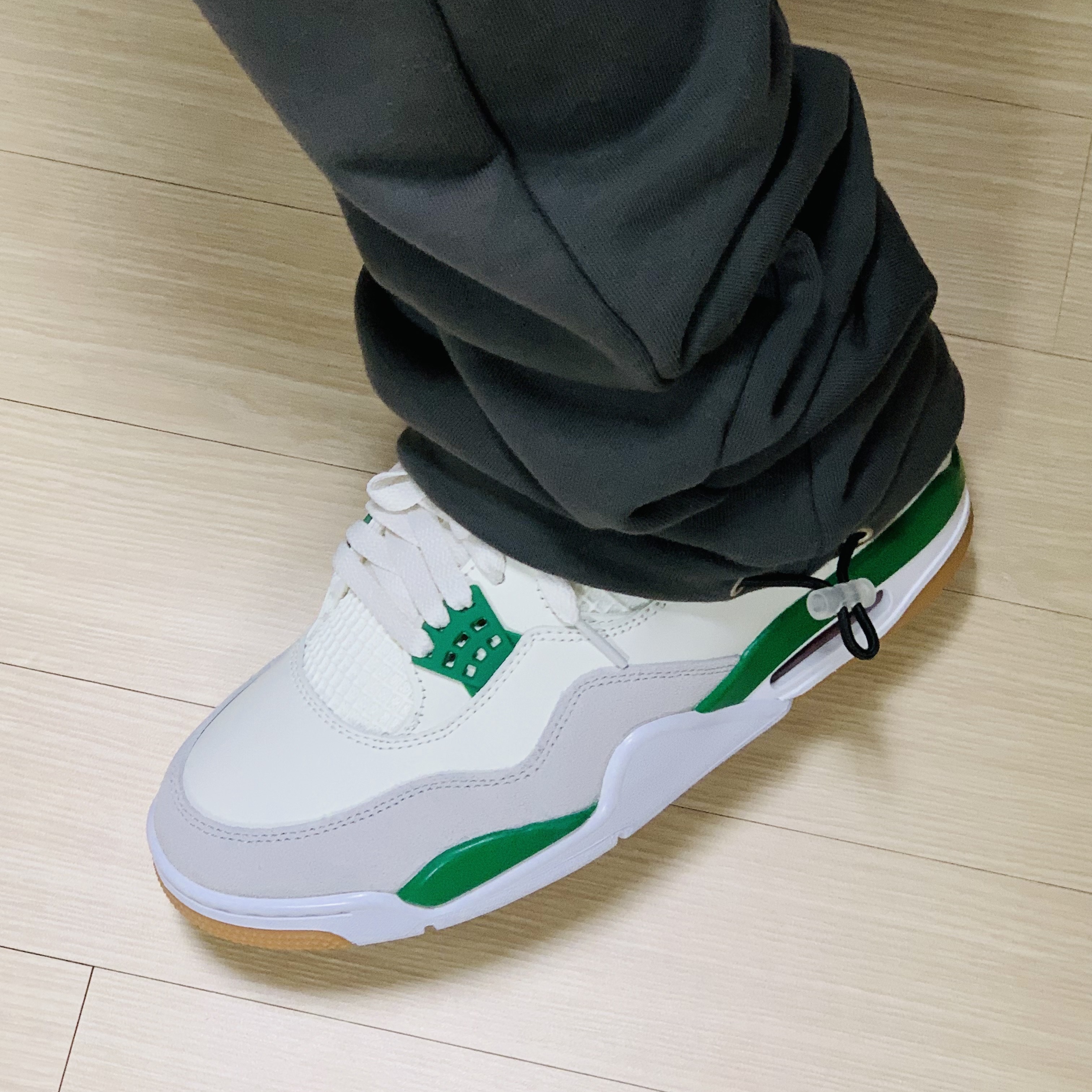 Jordan 4 x Nike SB Retro SP Pine Green 착용 스타일