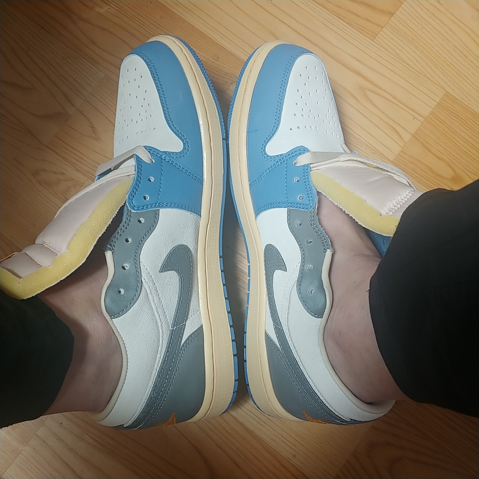 Jordan 1 Low SE Tokyo 96 착용 스타일 - 1