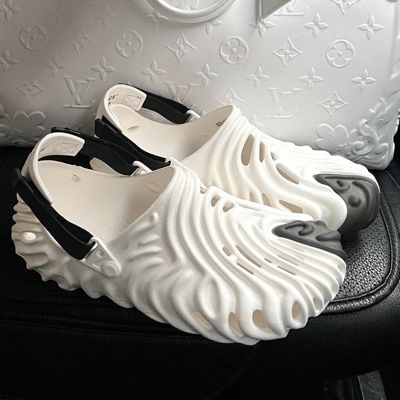 Crocs x Salehe Bembury Pollex Clog Stratus 착용 스타일