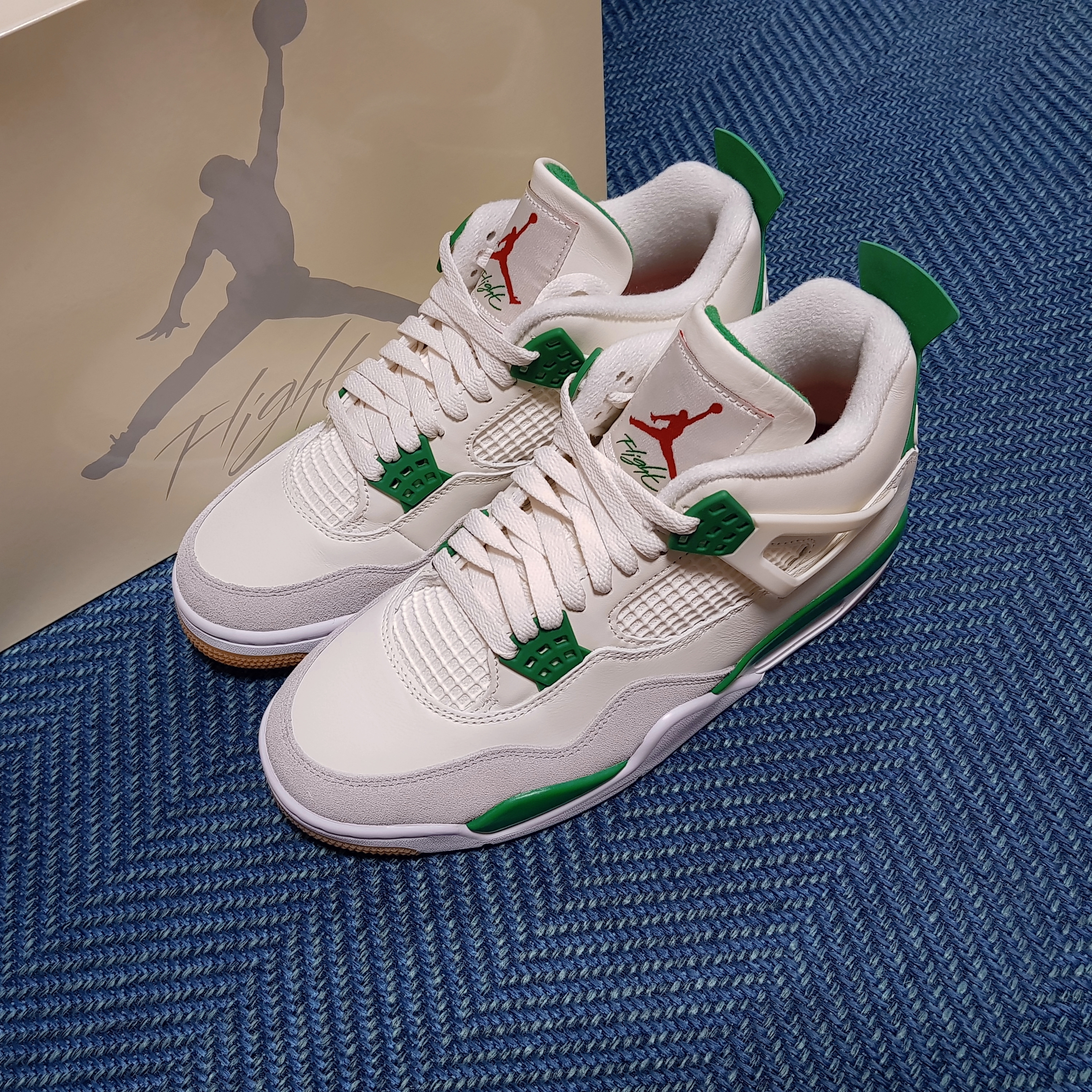 Jordan 4 x Nike SB Retro SP Pine Green 착용 스타일