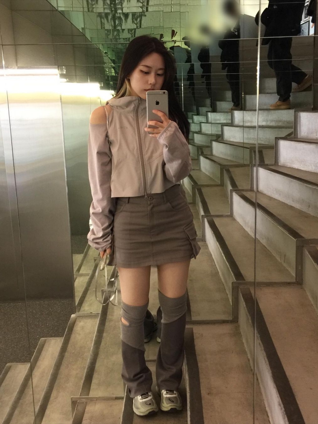 Art Of Field Off The Shoulder Hooded Jacket Light Gray 착용 스타일
