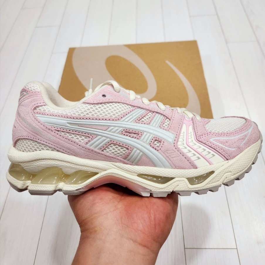 (W) Asics Gel-Kayano 14 Cream Pink Salt 착용 스타일