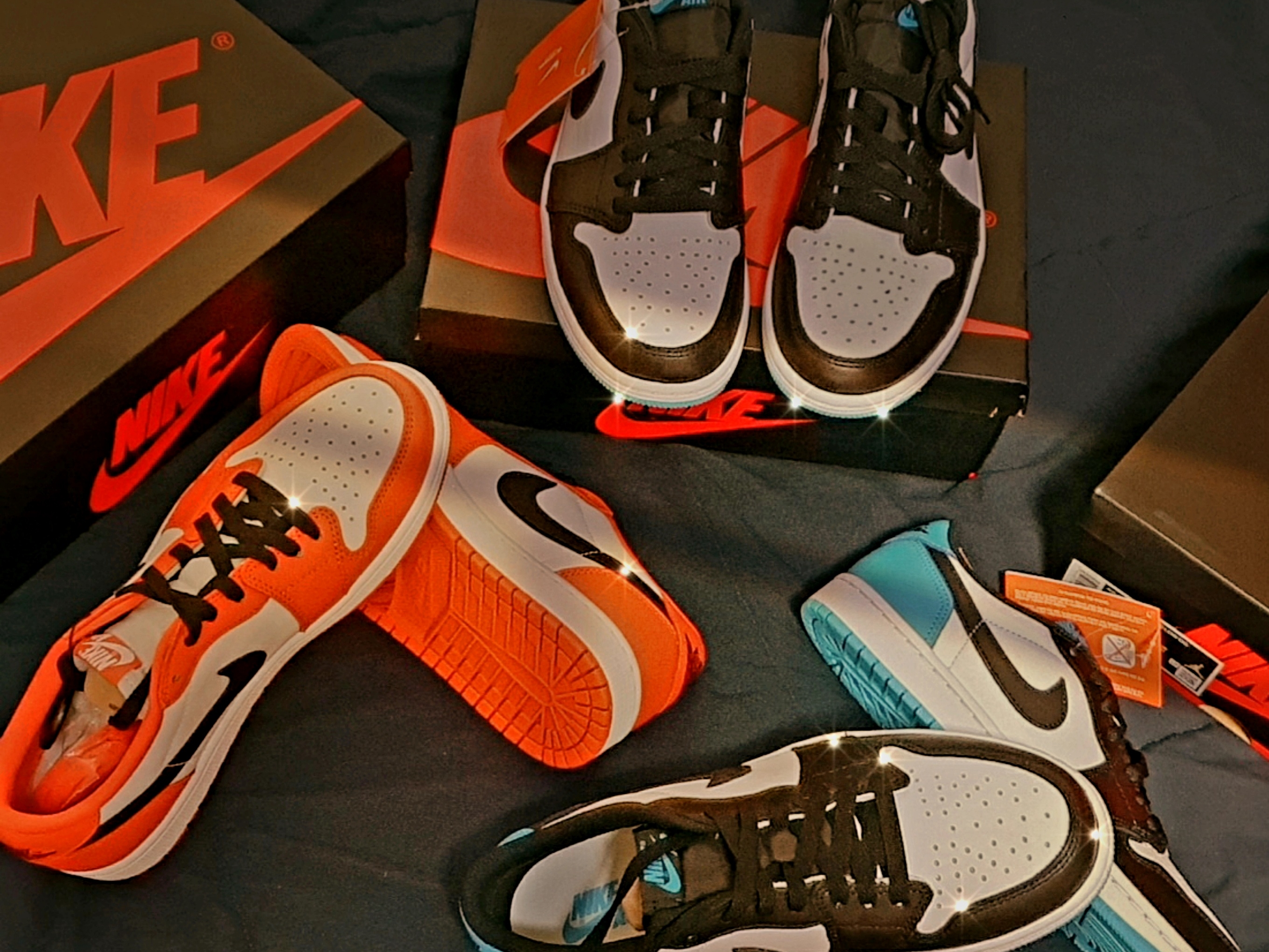 Jordan 1 Low OG Starfish, Jordan 1 Retro Low OG Black and Dark Powder Blue 착용 스타일