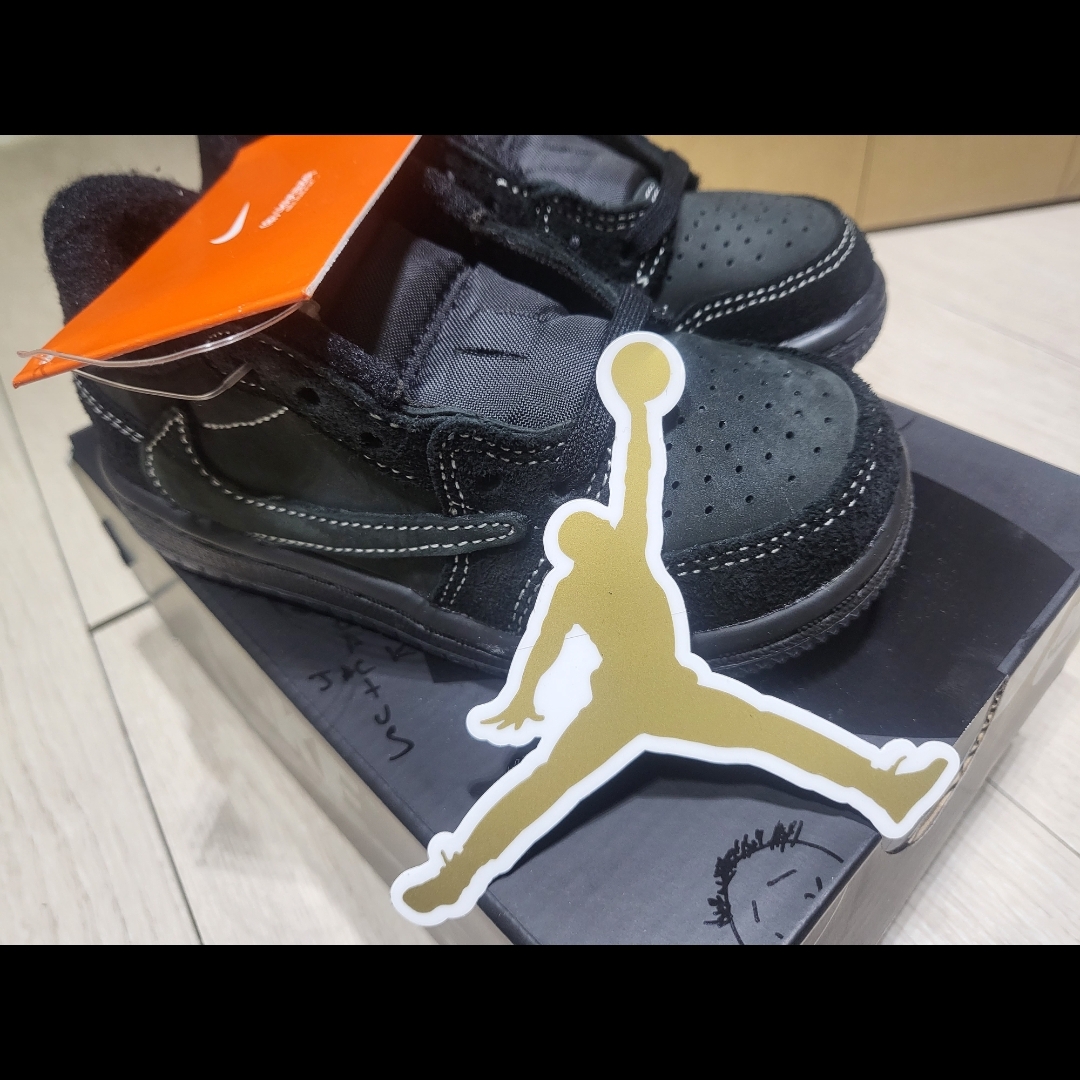 (TD) Jordan 1 x Travis Scott Retro Low OG SP Black Phantom 착용 스타일 - 1