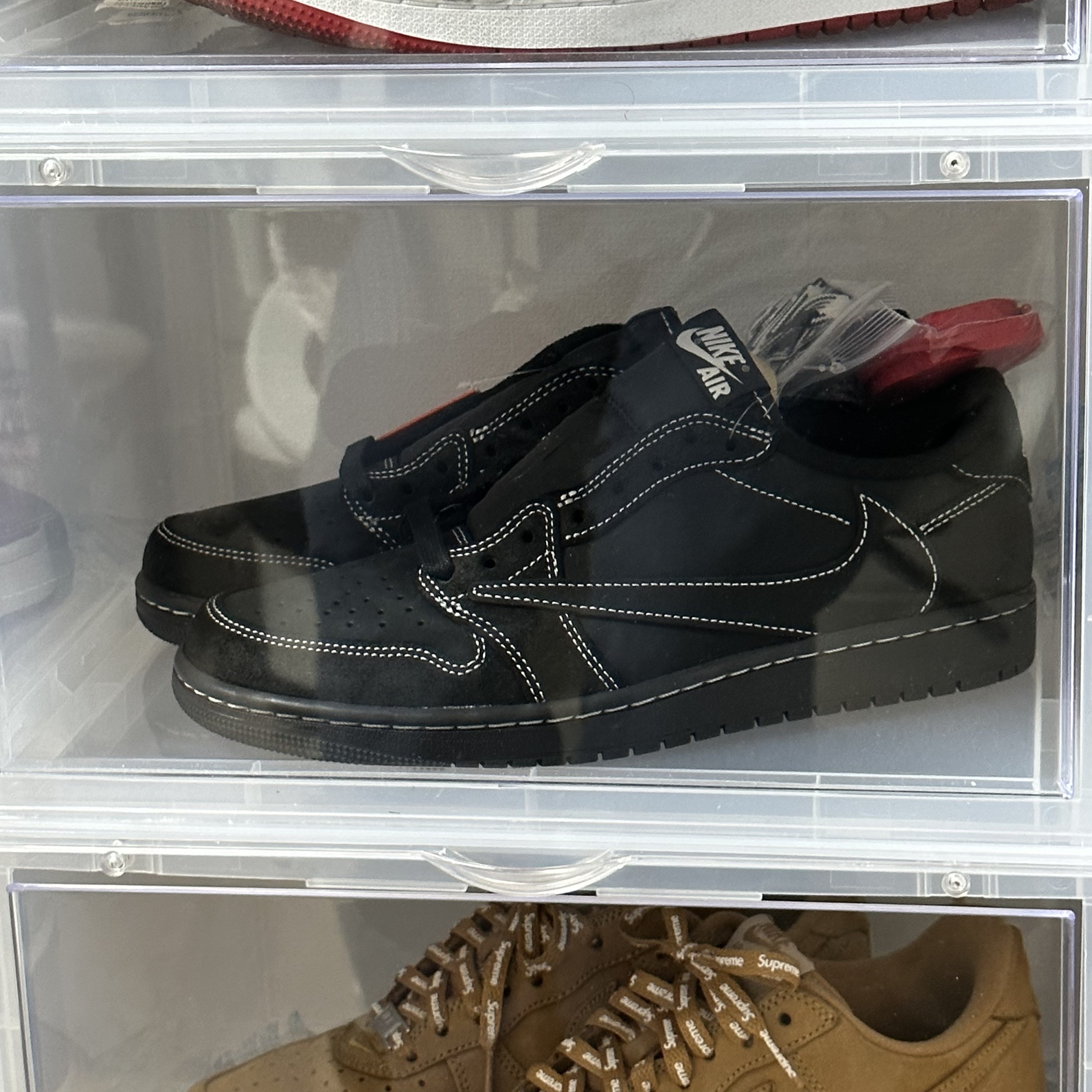 Jordan 1 x Travis Scott Retro Low OG SP Black Phantom 착용 스타일 - 2
