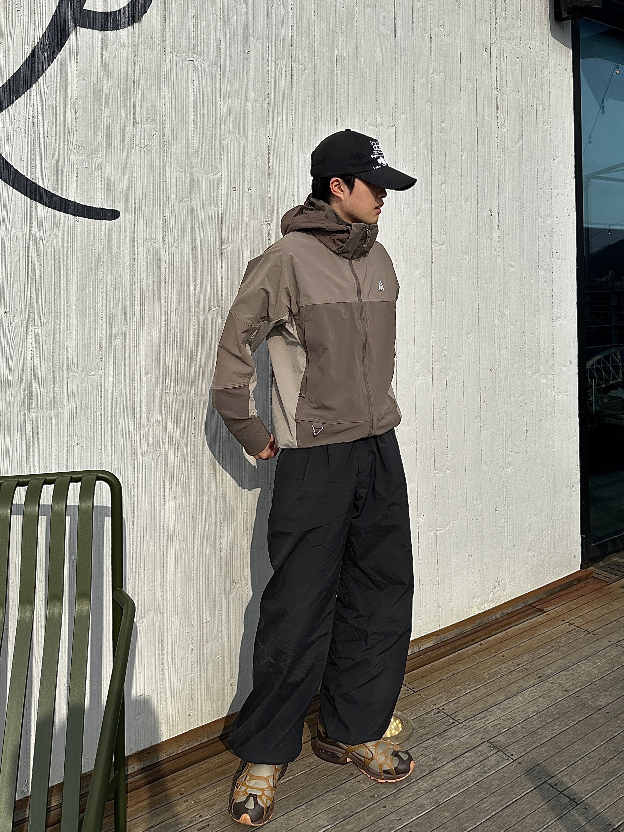 Nike Air Kukini Dark Chocolate, Nike ACG Sun Farer Jacket Ironstone - Asia 착용 스타일 - 1