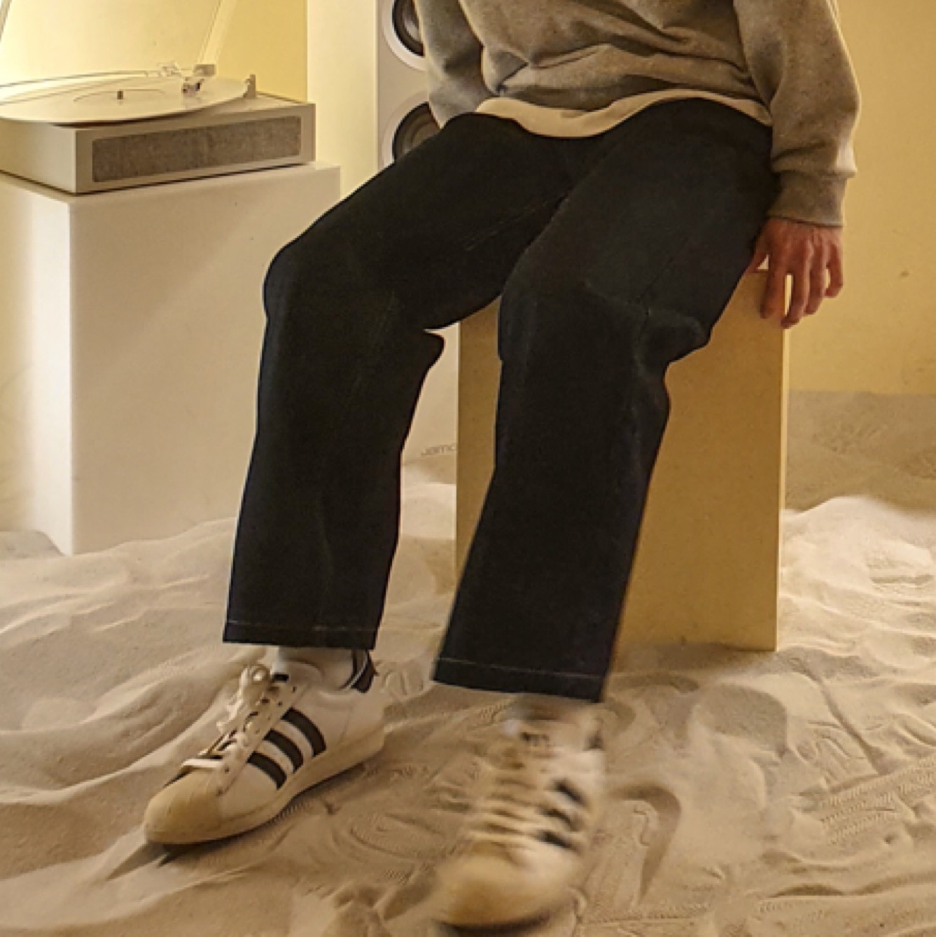 Adidas Superstar Premium White Black 착용 스타일