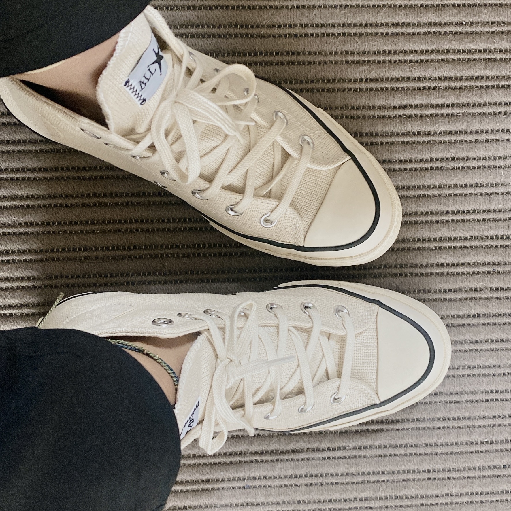 Converse x Stussy Chuck 70 High Natural Ivory 착용 스타일 - 2
