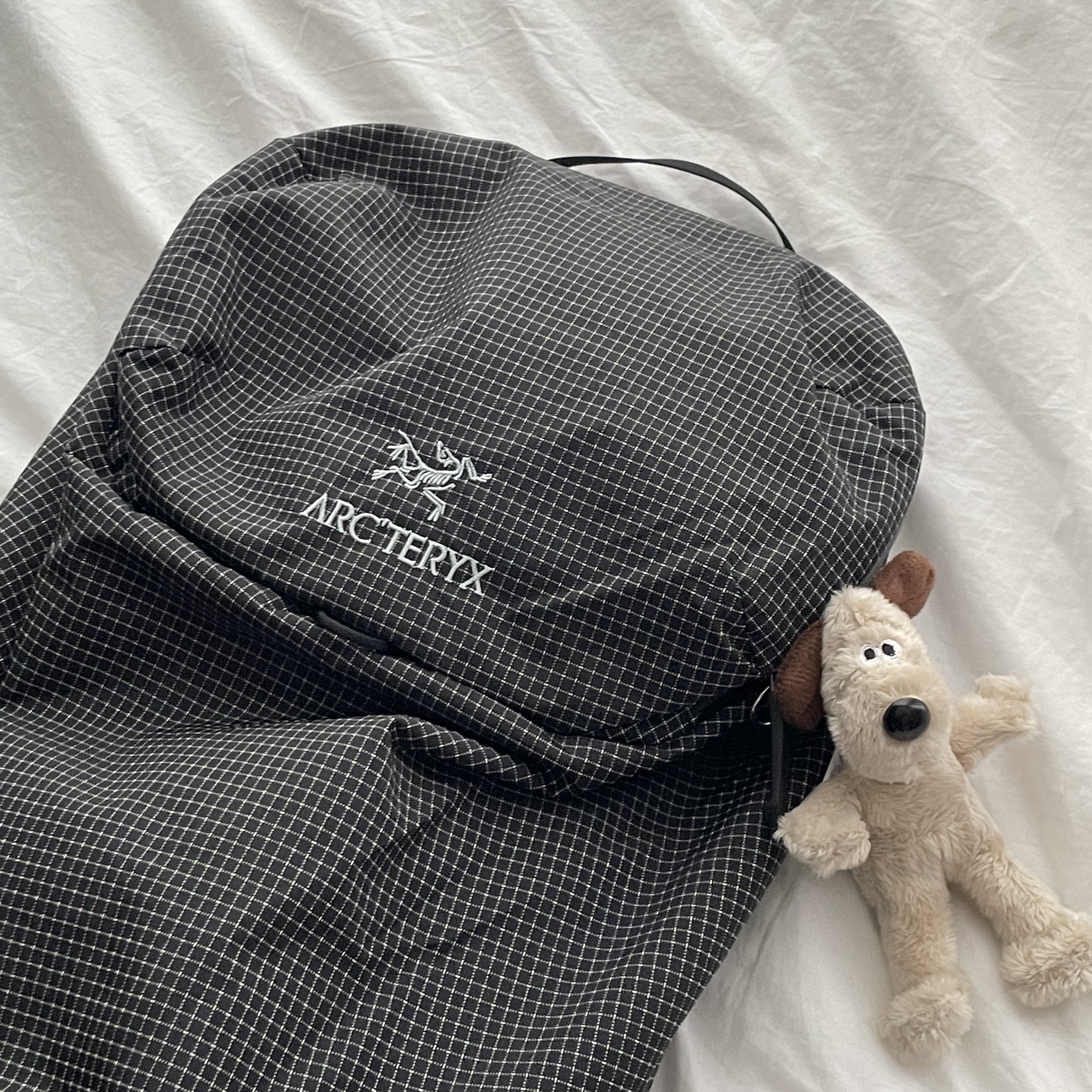 Arc'teryx Konseal 15 Backpack Black 착용 스타일