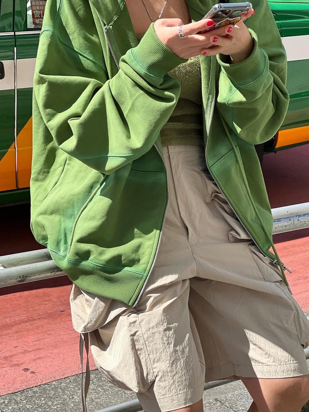 Pepper Pepper Unisex Point Painting Zip-Up Green 착용 스타일 - 2