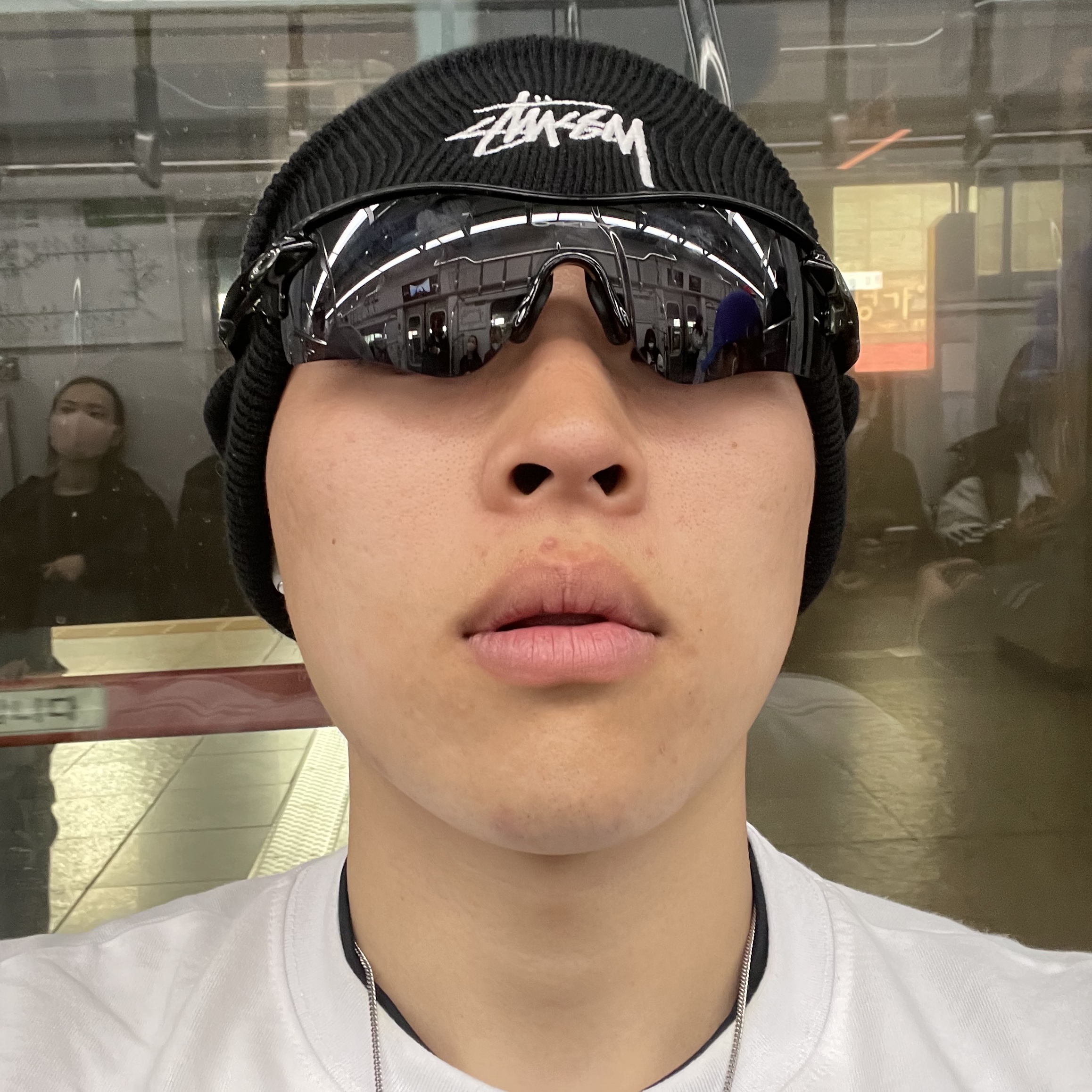 Stussy Stock Cuff Beanie Black, Oakley RadaLock Path Polished Black Frame Prizm Black Lenses Low Bridge Fit 착용 스타일