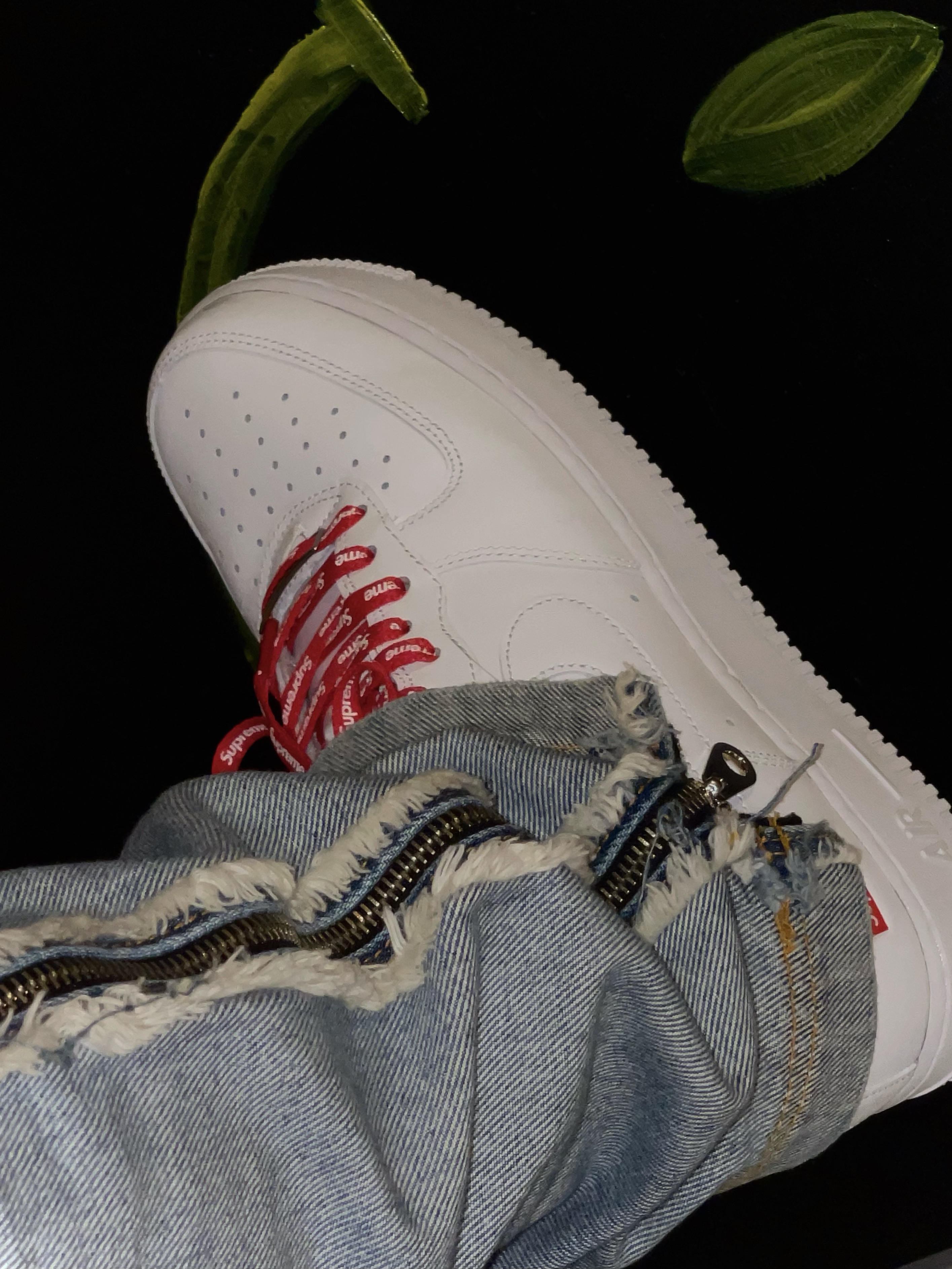 Nike x Supreme Air Force 1 Low White 착용 스타일