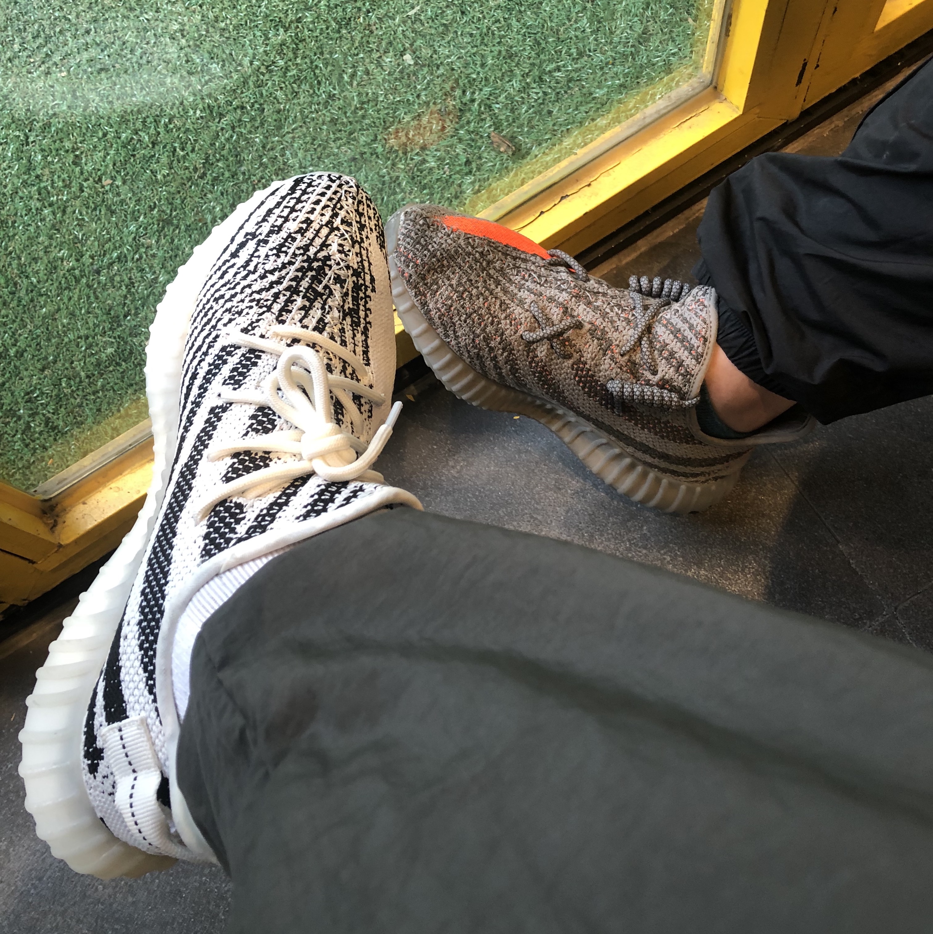 Adidas Yeezy Boost 350 V2 Zebra 2017/2019/2020, Adidas Yeezy Boost 350 V2 Beluga - Reflective 착용 스타일